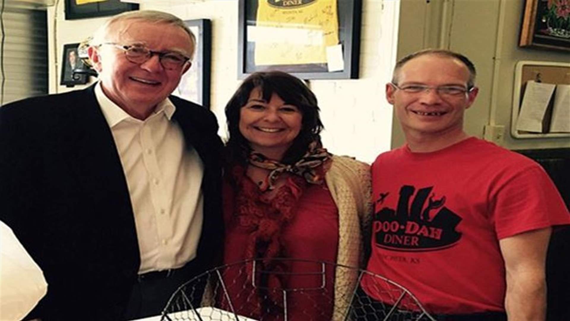 [VIDEO] Stranger Leaves $25,000 Tip To Waiter To Get A Much-Needed New Set Of Teeth