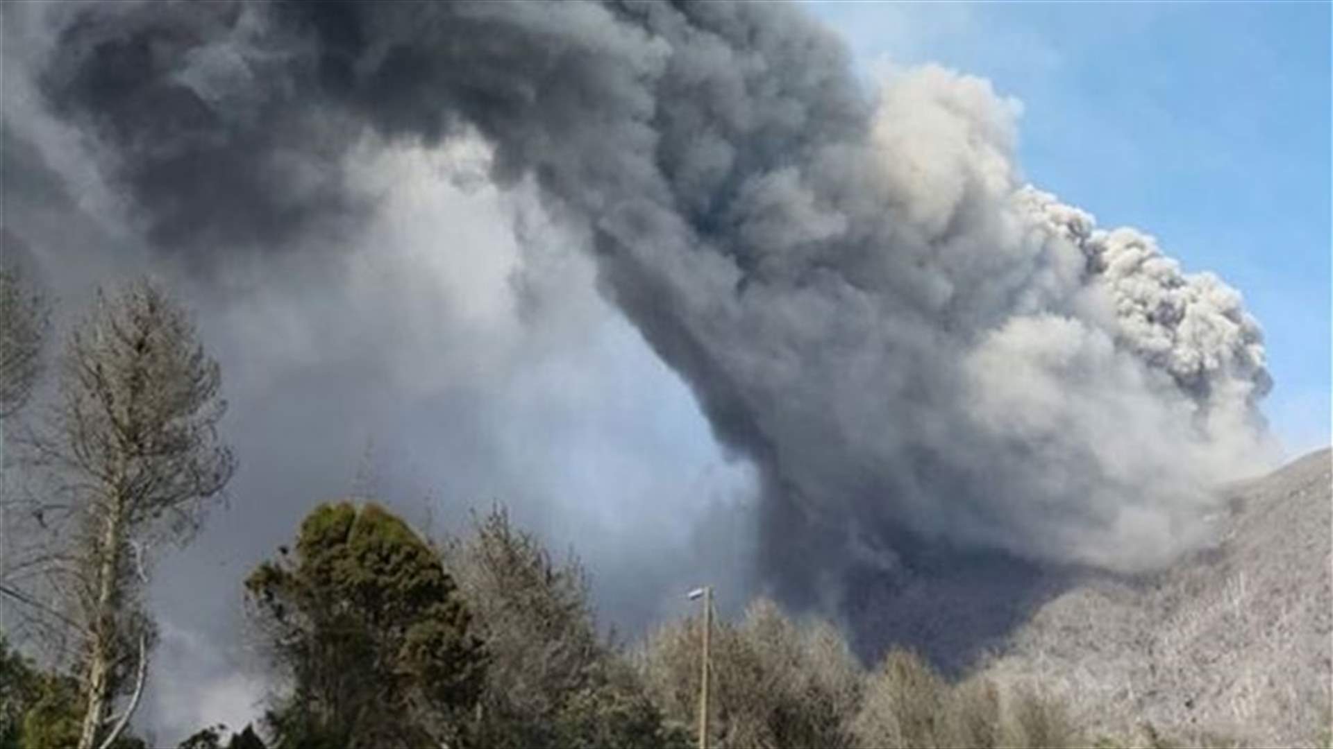 Costa Rica volcano spews ash in most powerful eruption in 20 years
