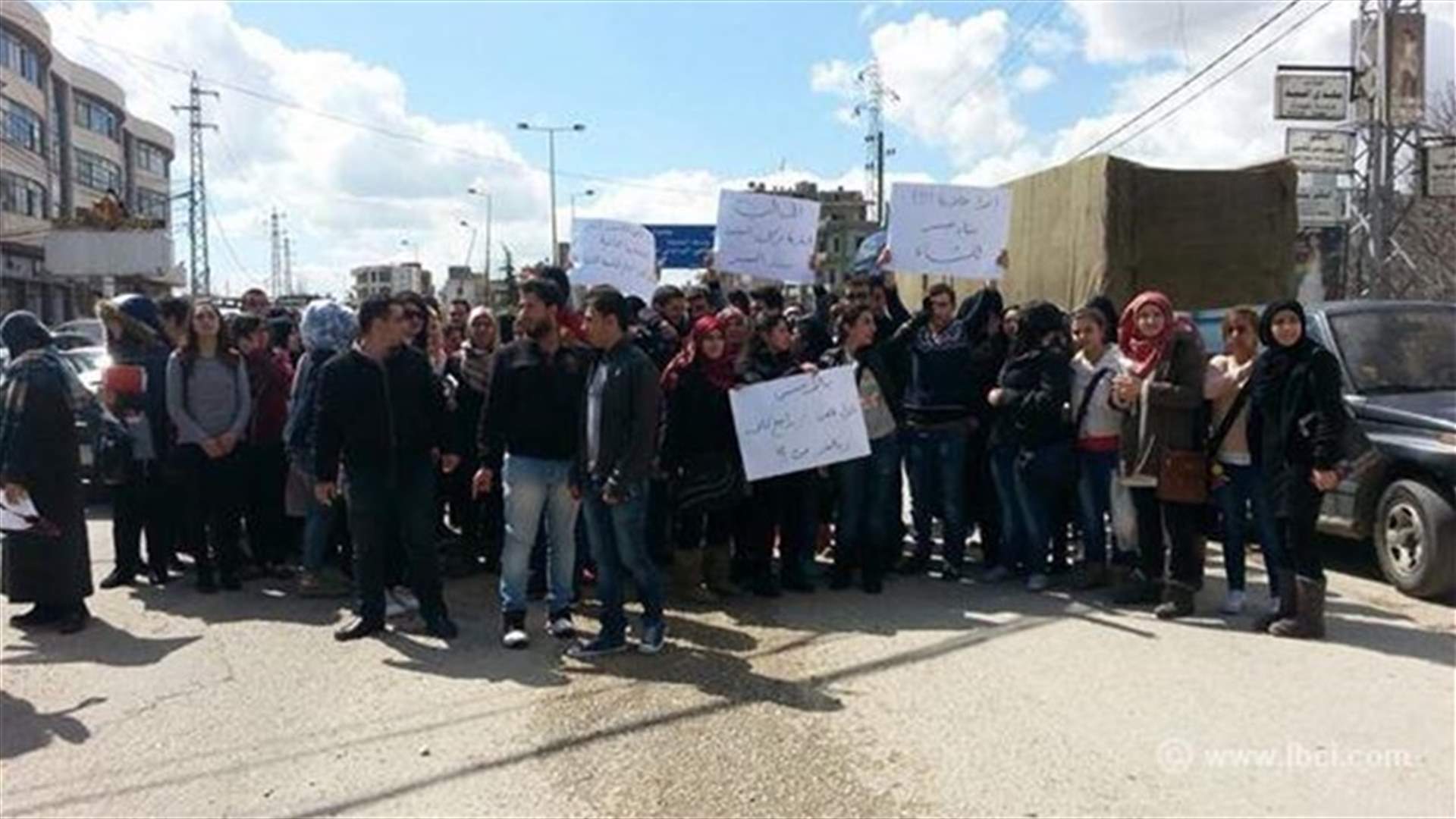 Protest staged on Zahle highway to call for construction of pedestrian bridge