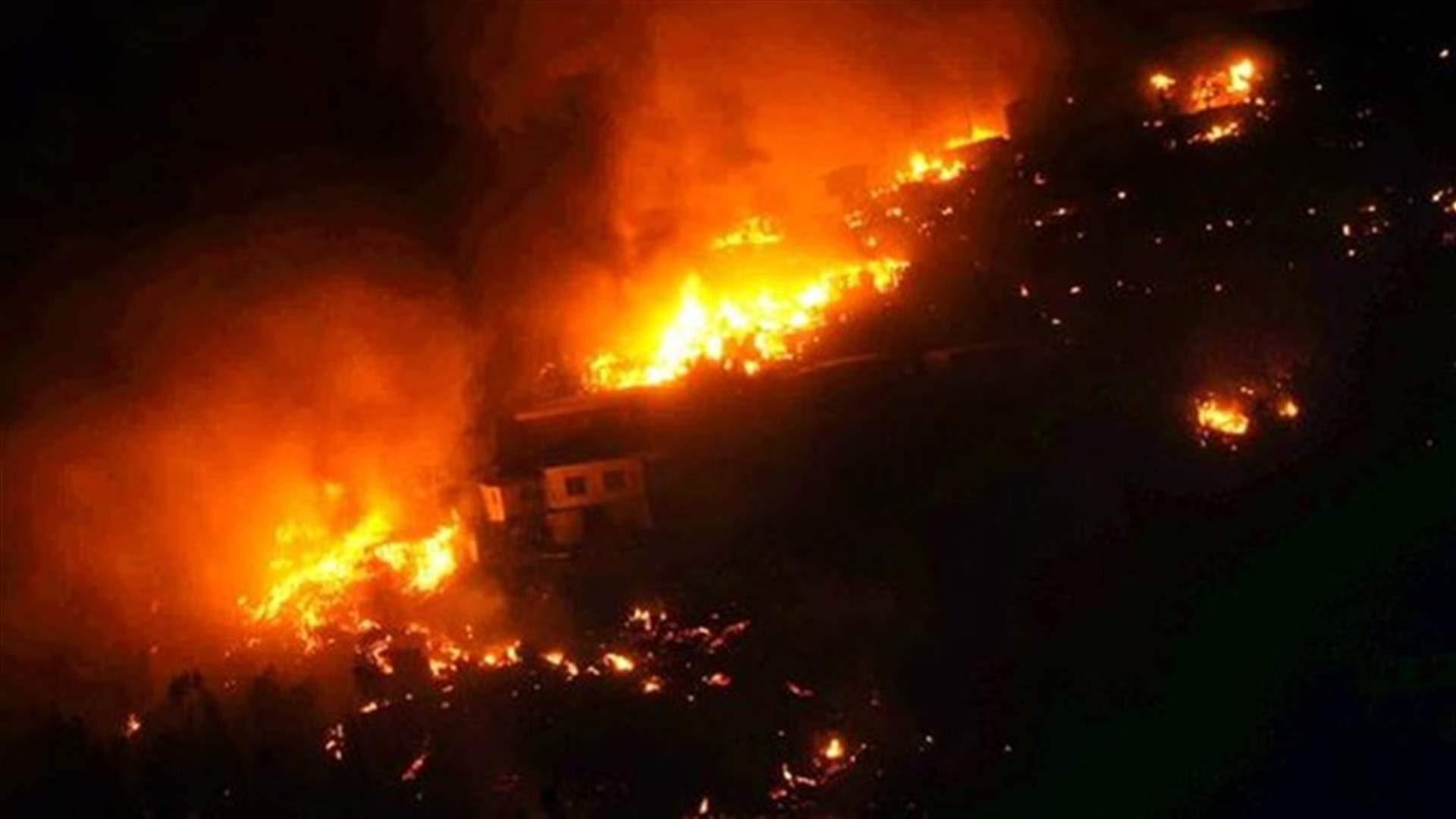 Chile forest fire rages near Valparaiso, thousands evacuated