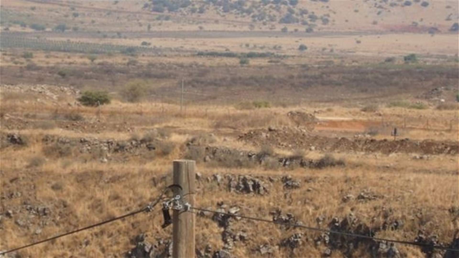عناصر فنية عسكرية اسرائيلية تصلح اعطالا في العباسية