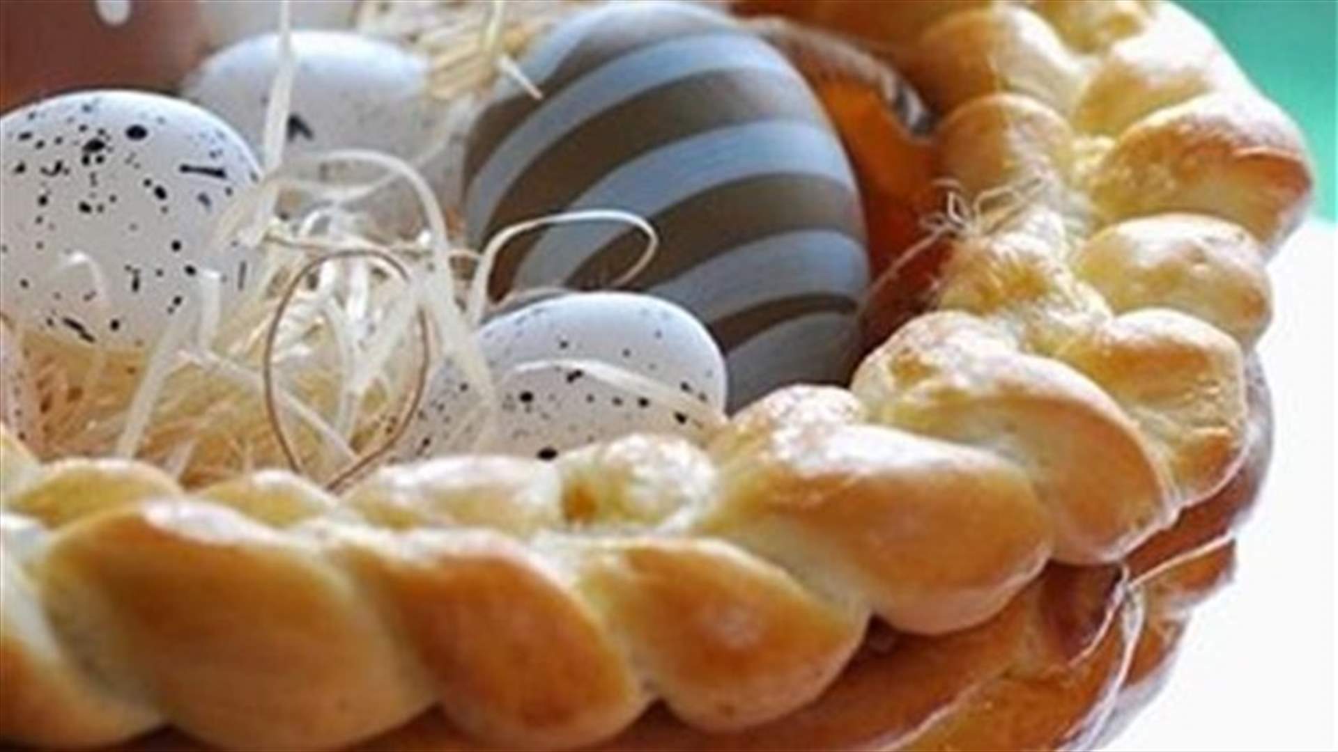 بالصور: سلة من العجين لبيض العيد
