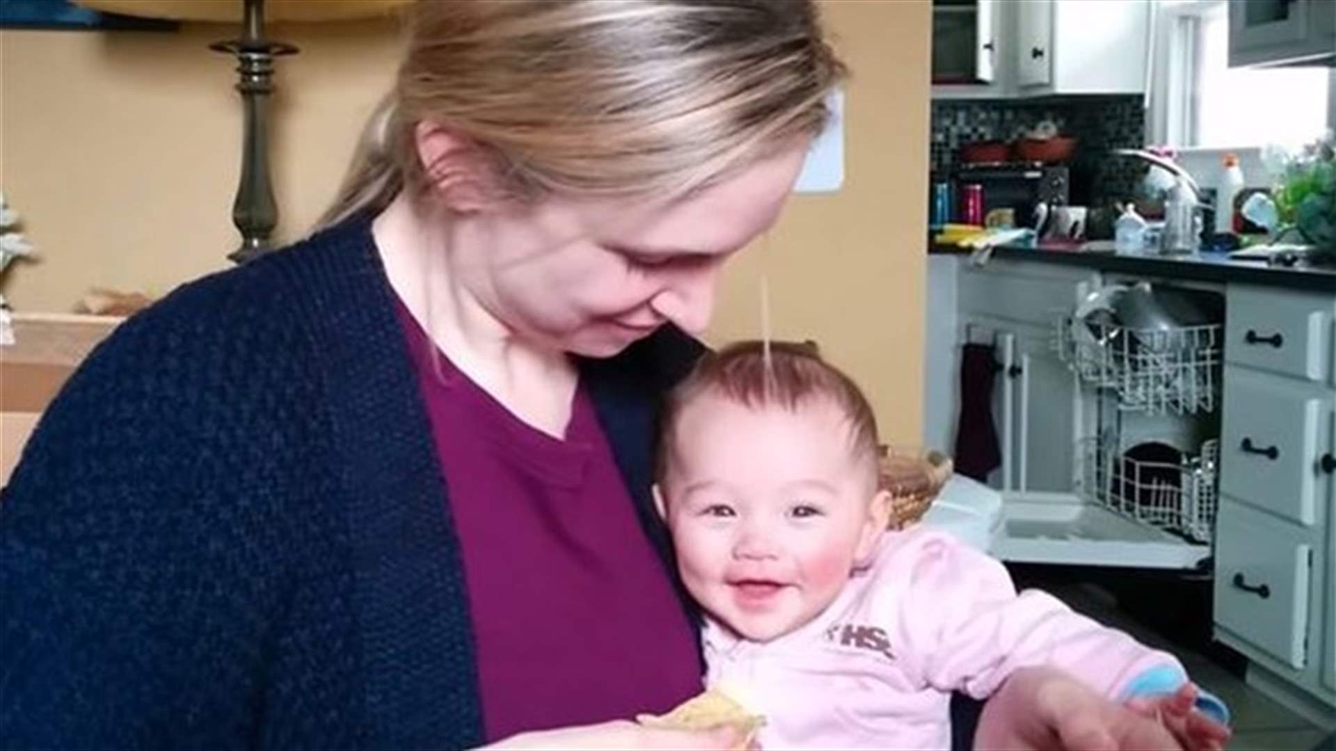 [VIDEO] Four-Month-Old Baby Giggles As Mother Eats Crisps