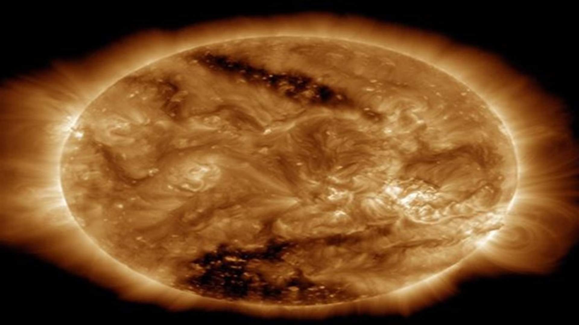 [VIDEO] Is The Sun Going Dark Or Is She Brightening Up Our Aurora? 