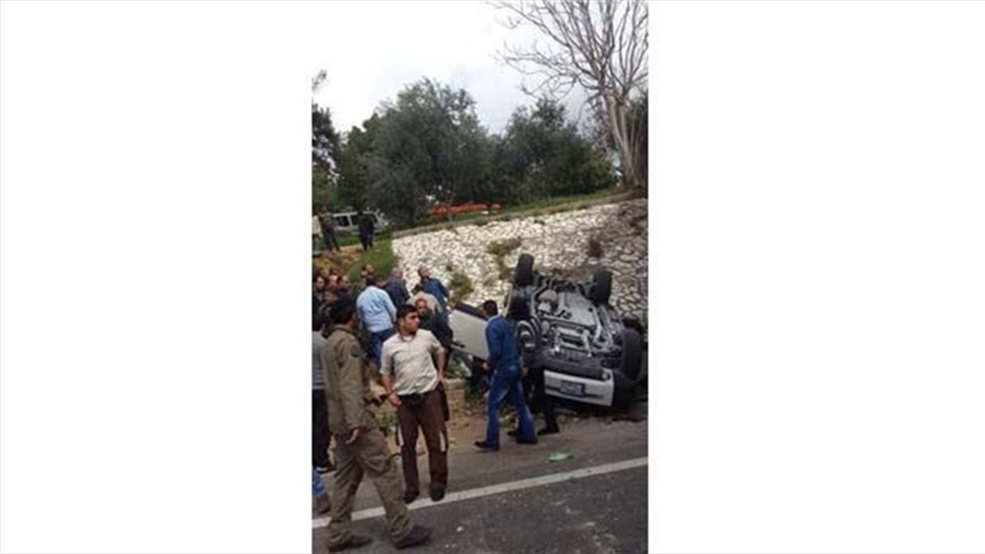 جريح بانقلاب سيارة على اوتوستراد جبيل  