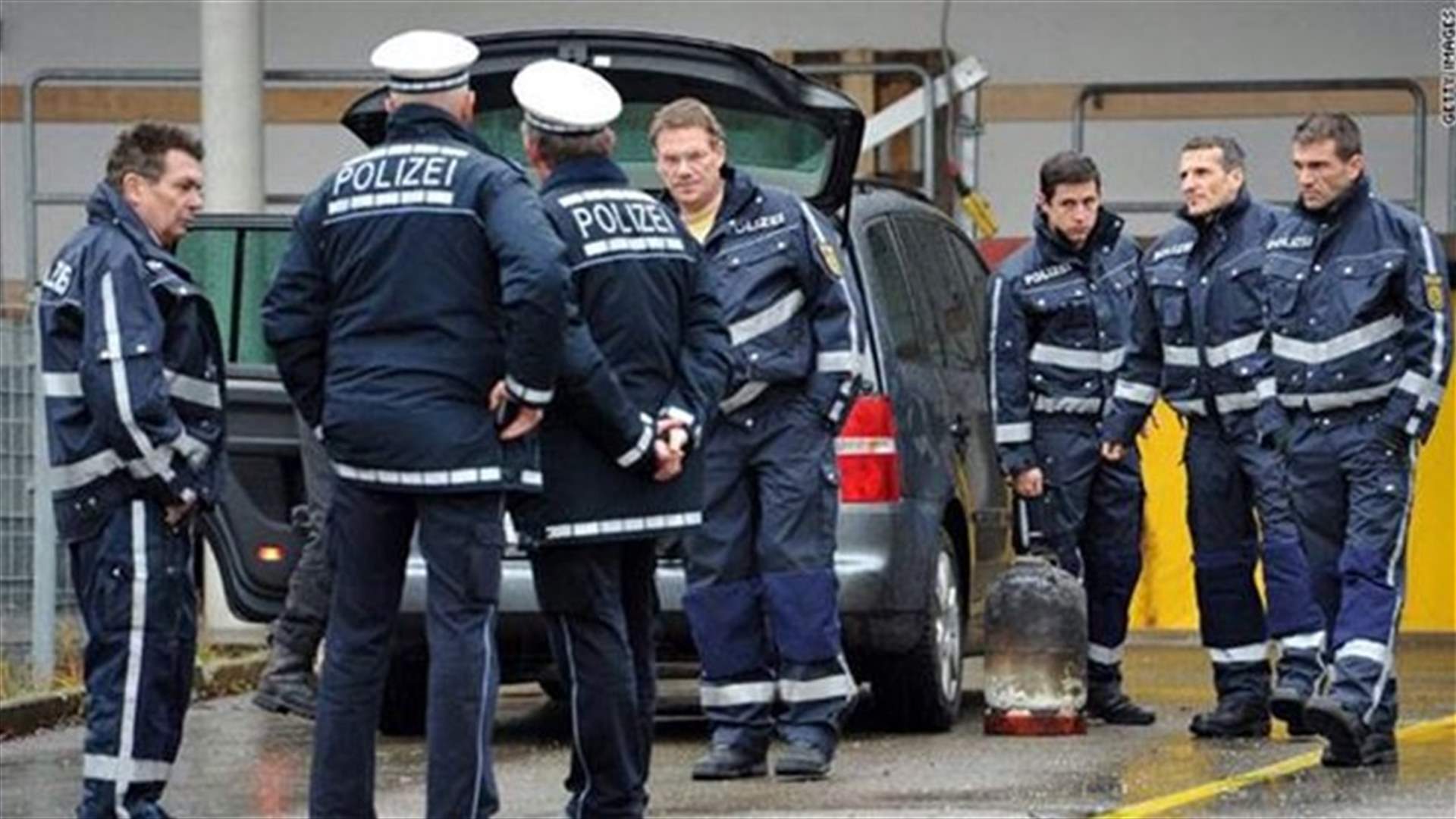 العثور على 12 لاجئاً داخل شاحنة مبردة في ألمانيا