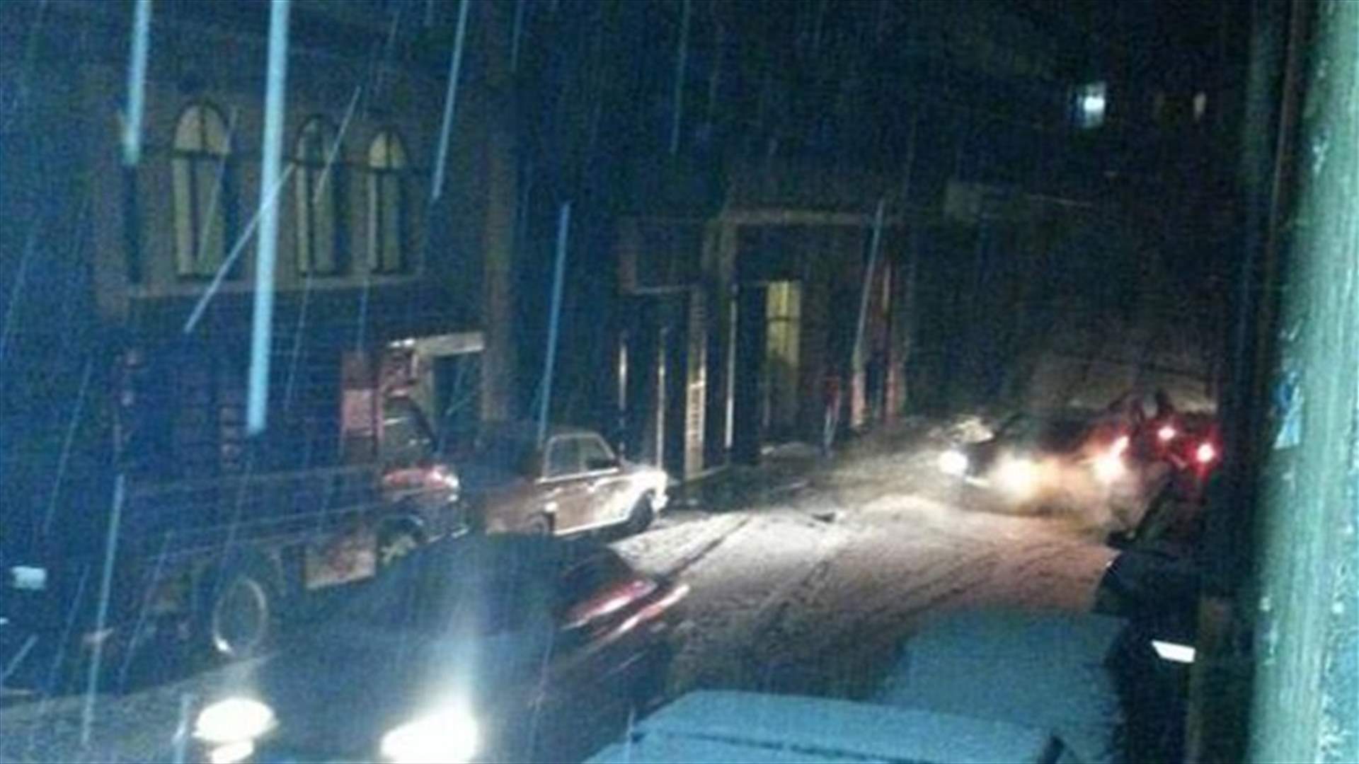 إجلاء 5 أشخاص حاصرتهم الثلوج على طريق القبيات بيت جعفر