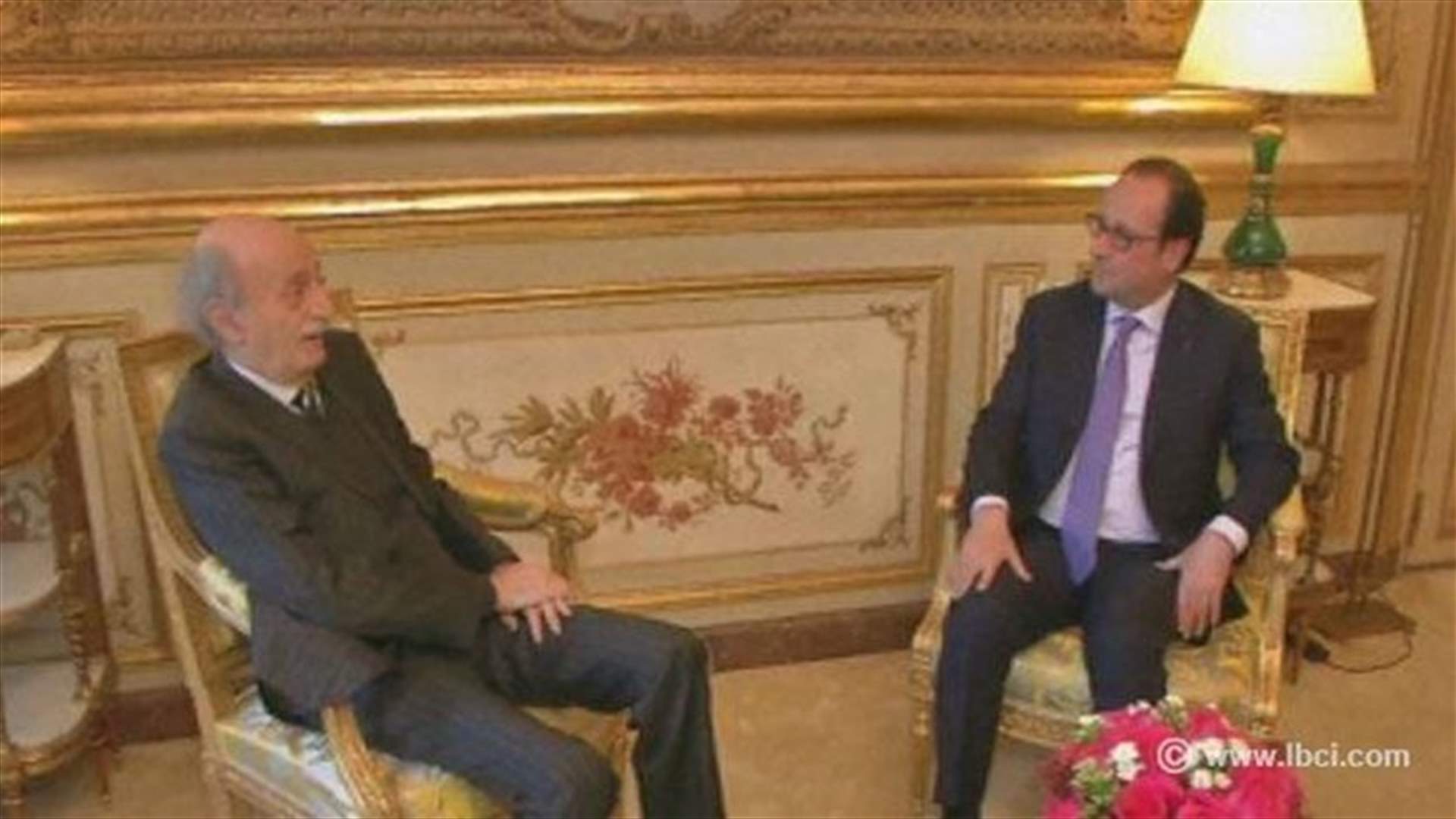 شرشف مطرَّز من جنبلاط إلى هولاند 