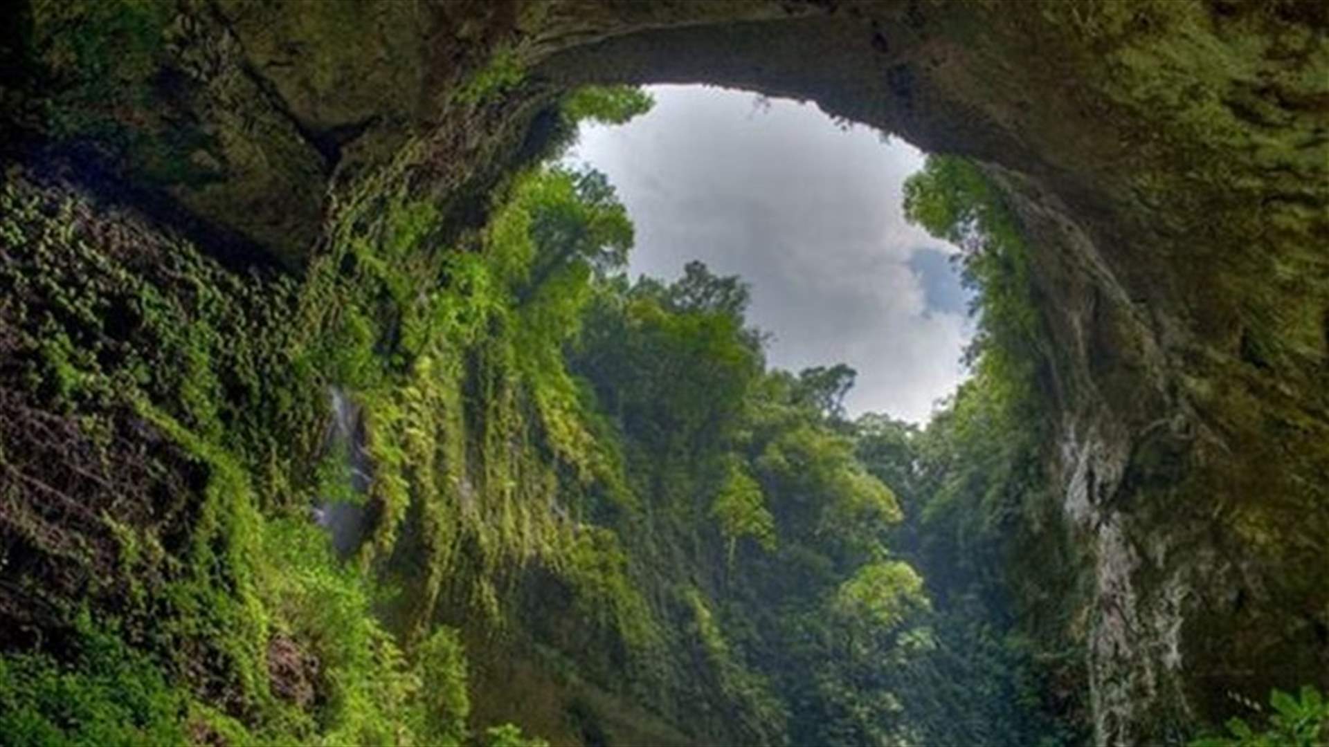 [VIDEO] Drone Captures Footage Inside The World's Largest Cave