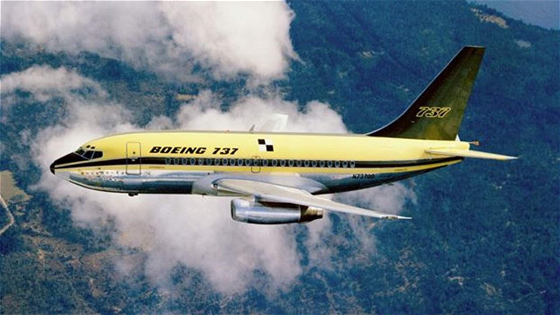 Passenger plane lands safely in Russia after engine fails