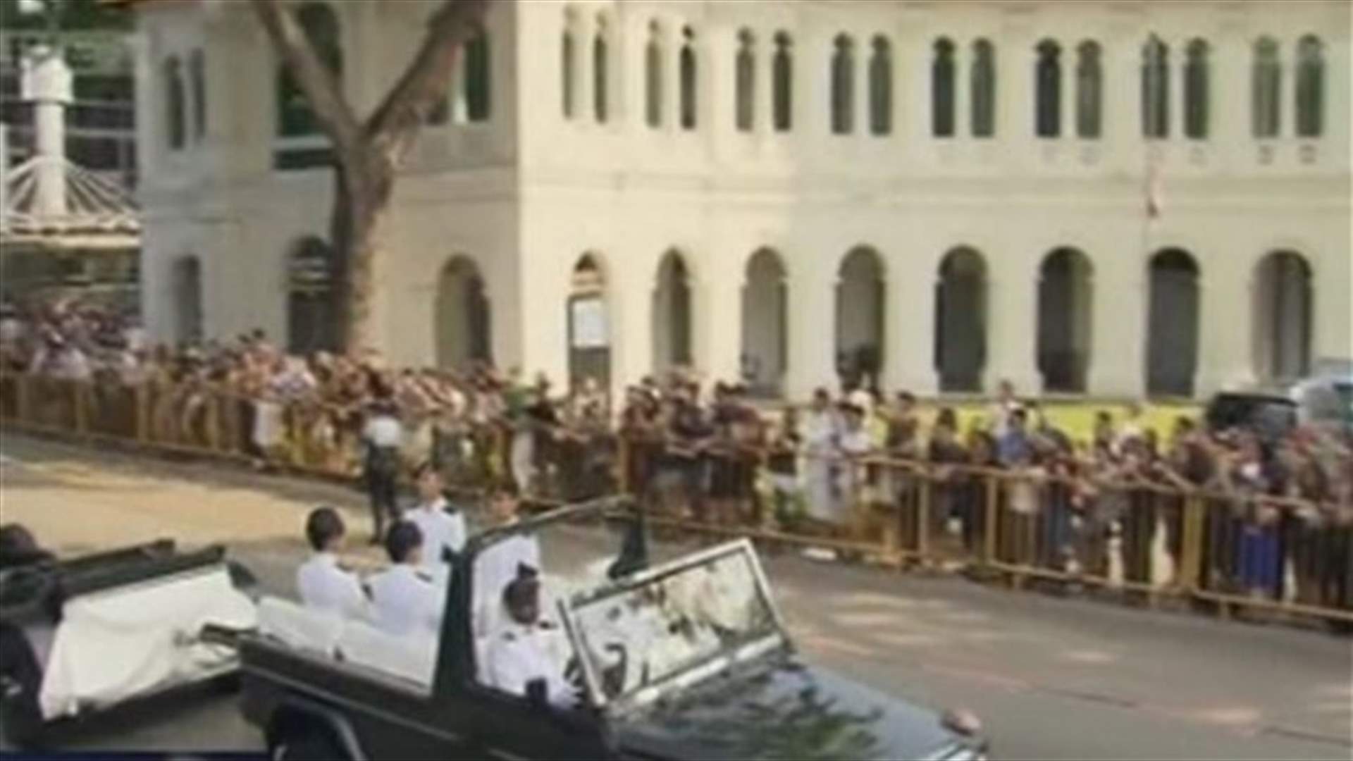 Lee Kuan Yew lies in state as Singaporeans bid farewell