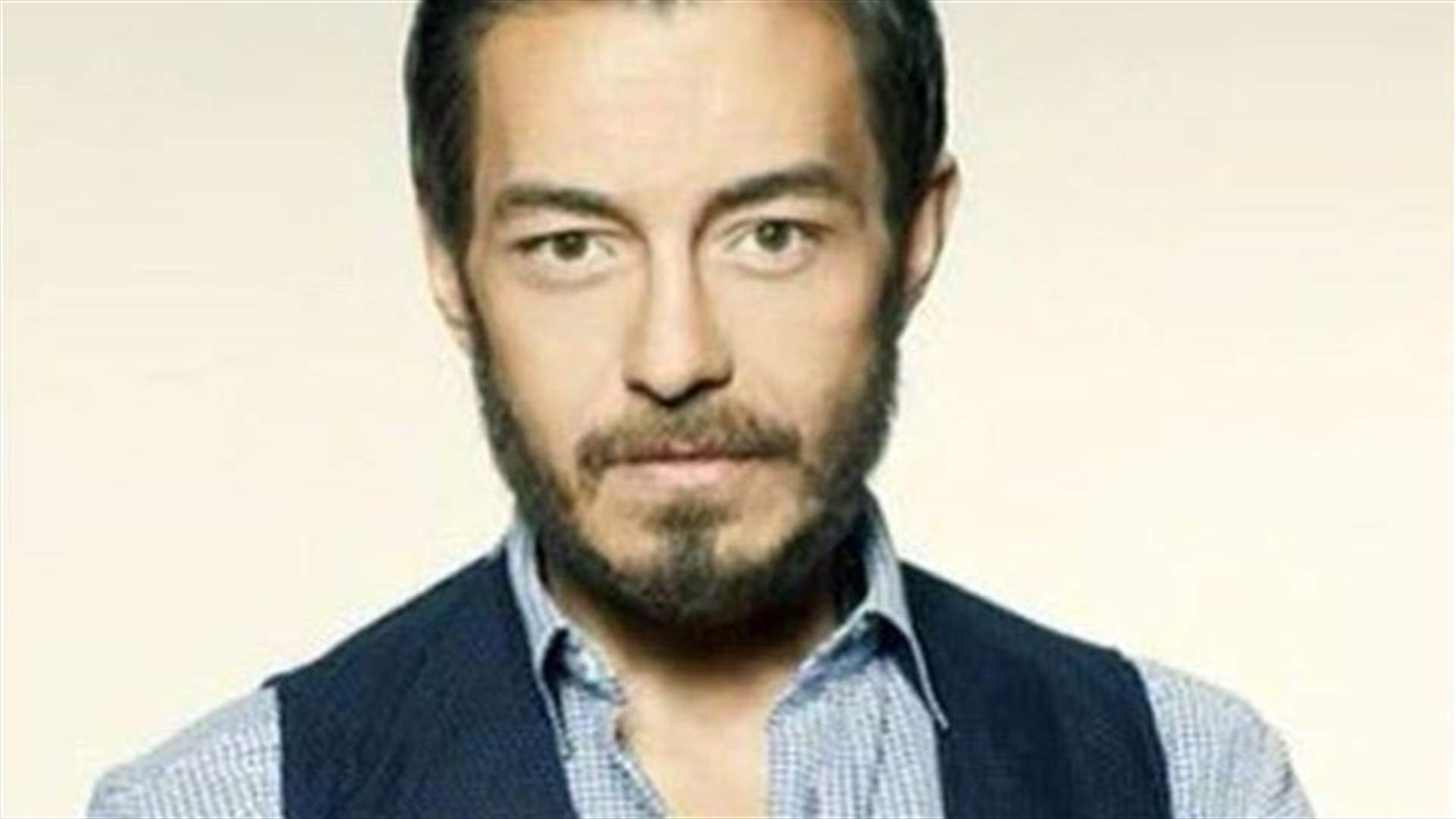 الممثل المصري أحمد زاهر ينجو من الموت 
