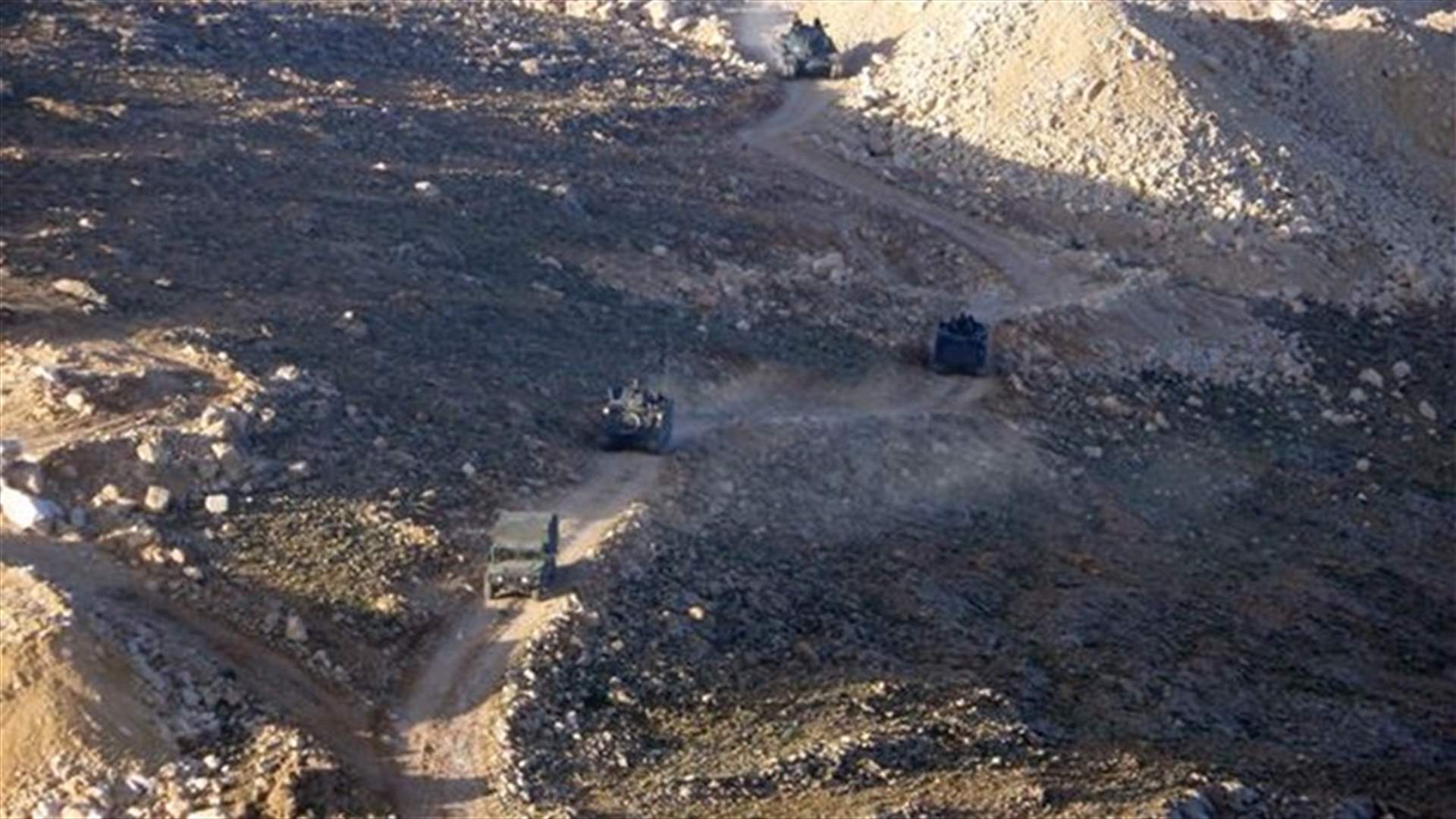 Lebanese army massively deploy along eastern mountain range