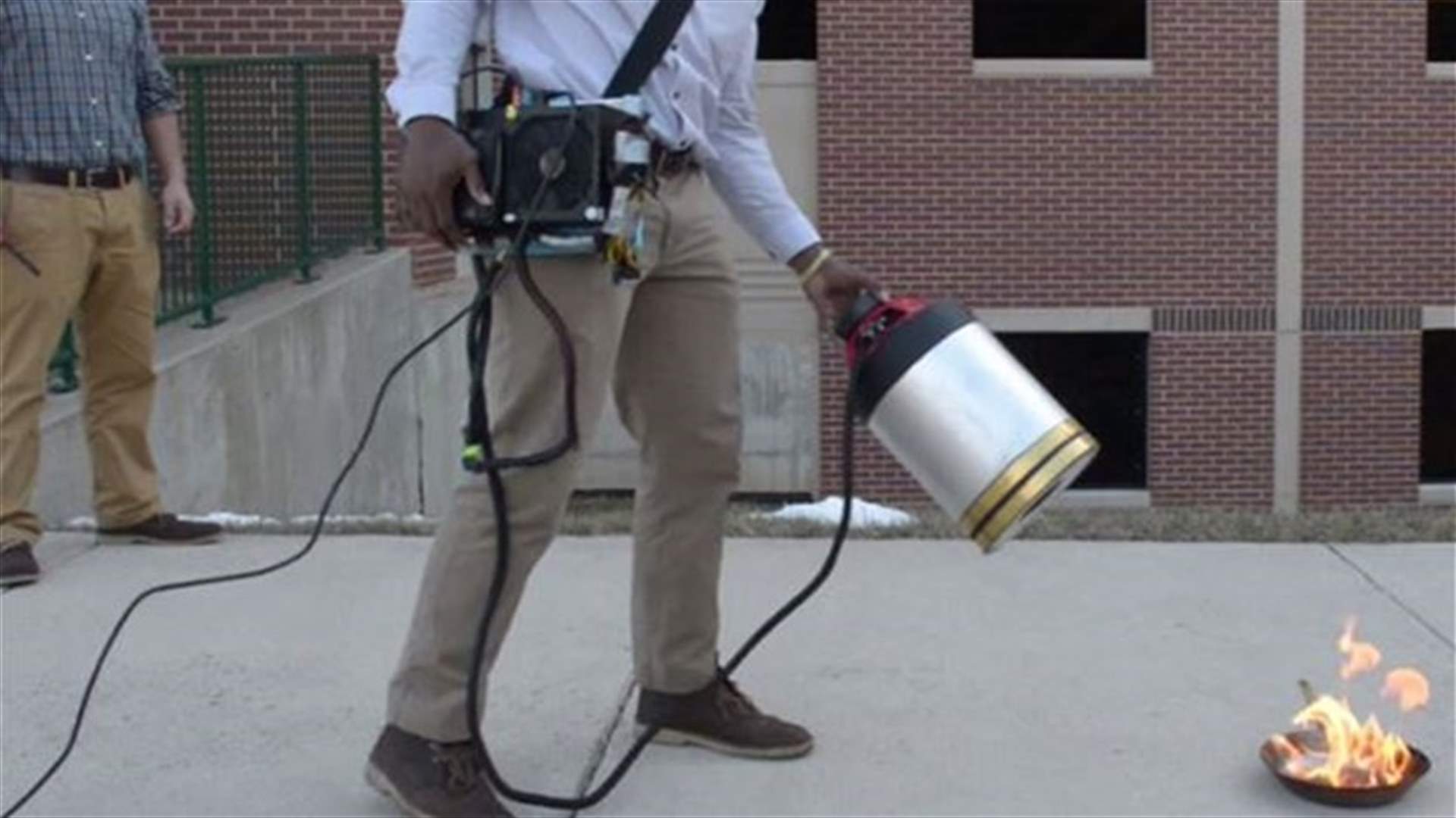 [VIDEO] Extinguishing Fire With The Power Of Sound! 