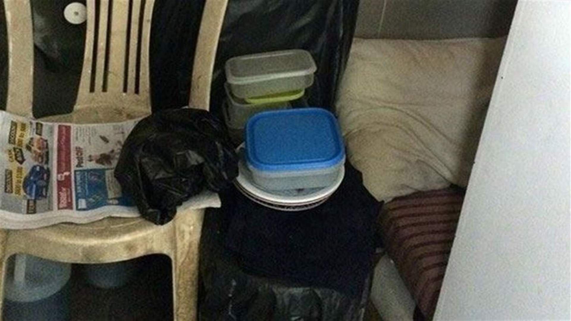 تنام في احد مراحيض بيروت ... 