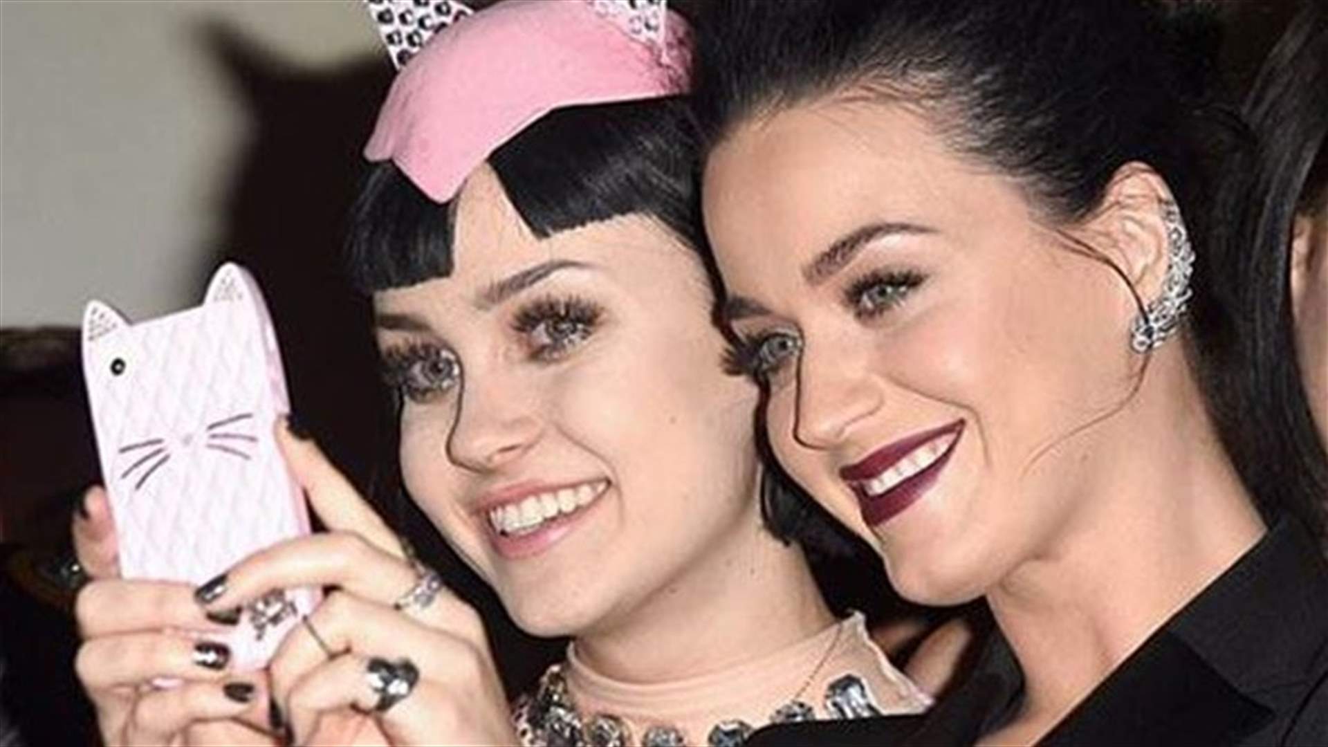 النجمة Katy Perry  وشبيهتها !