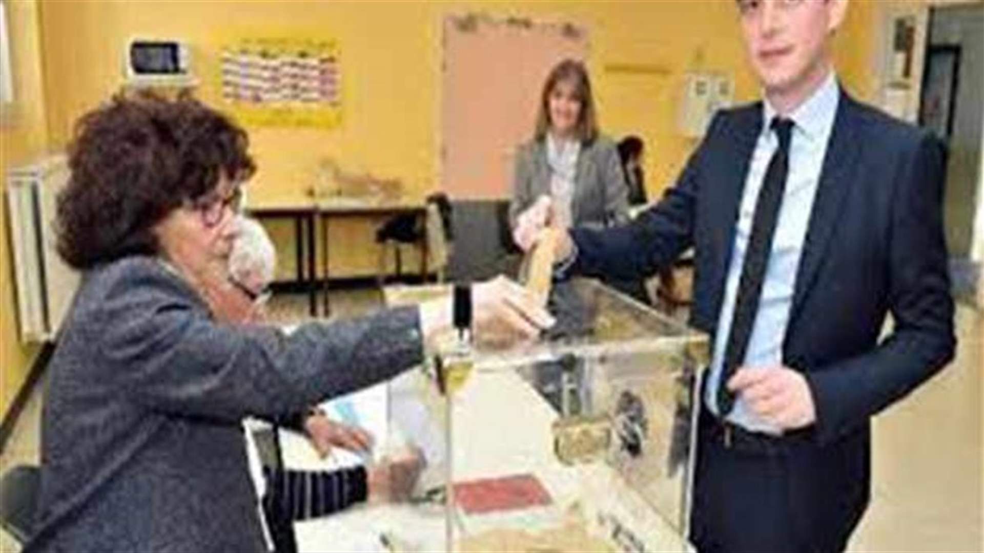 فوز المعارضة اليمينية في انتخابات الاقاليم بفرنسا