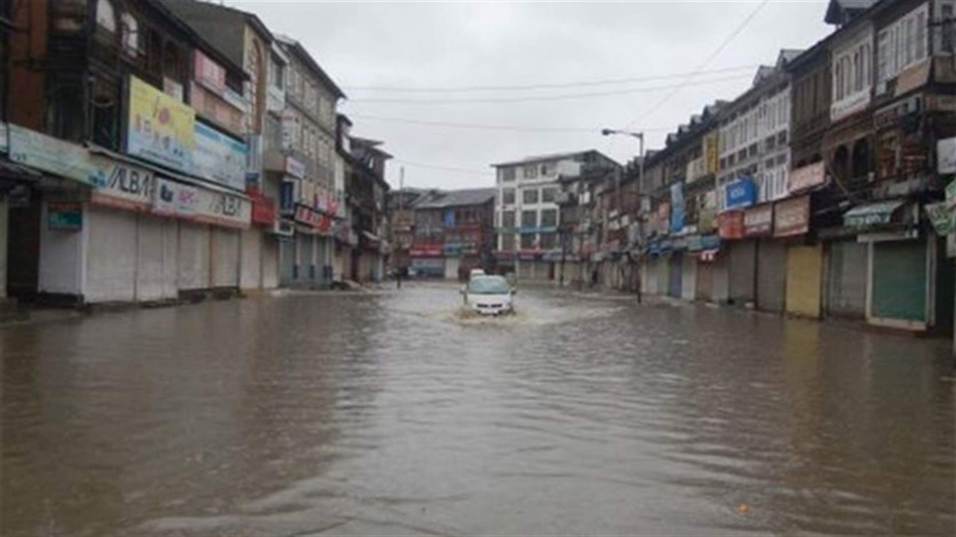 Heavy rains trigger flood fears in Kashmir; 10 people buried alive