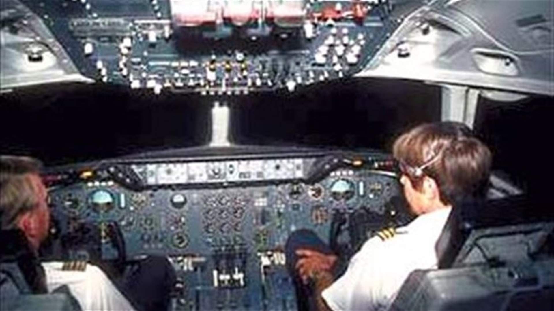 المكسيك تفرض وجود شخصين في قمرة قيادة الطائرات