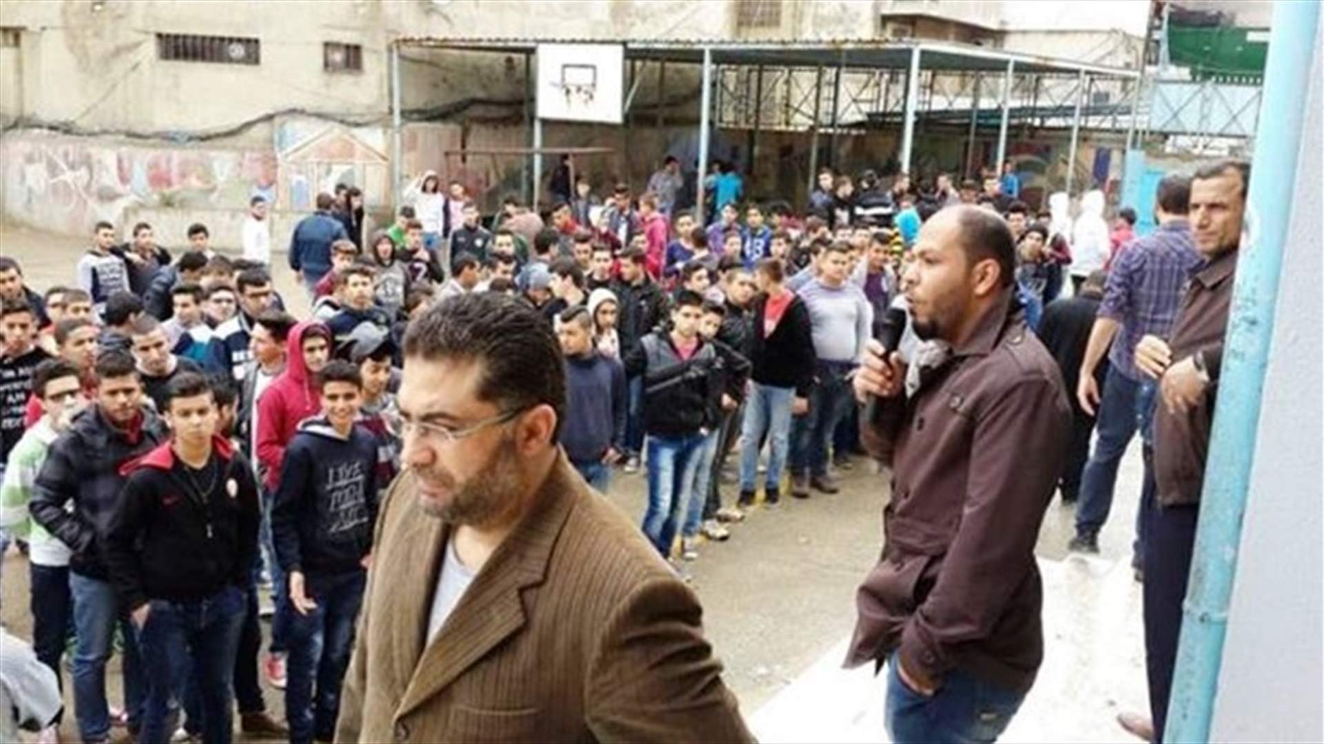إعتصام في مخيم البارد إحتجاجًا على تعرض أستاذ لاعتداء