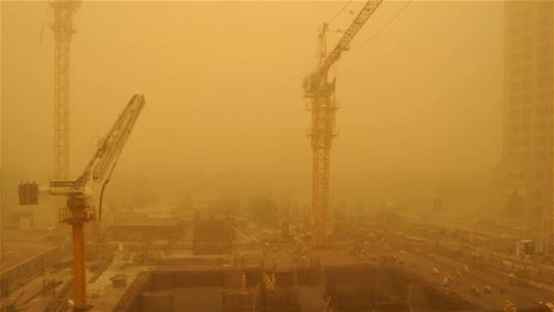 Heavy sandstorm whips into Dubai, other Gulf cities