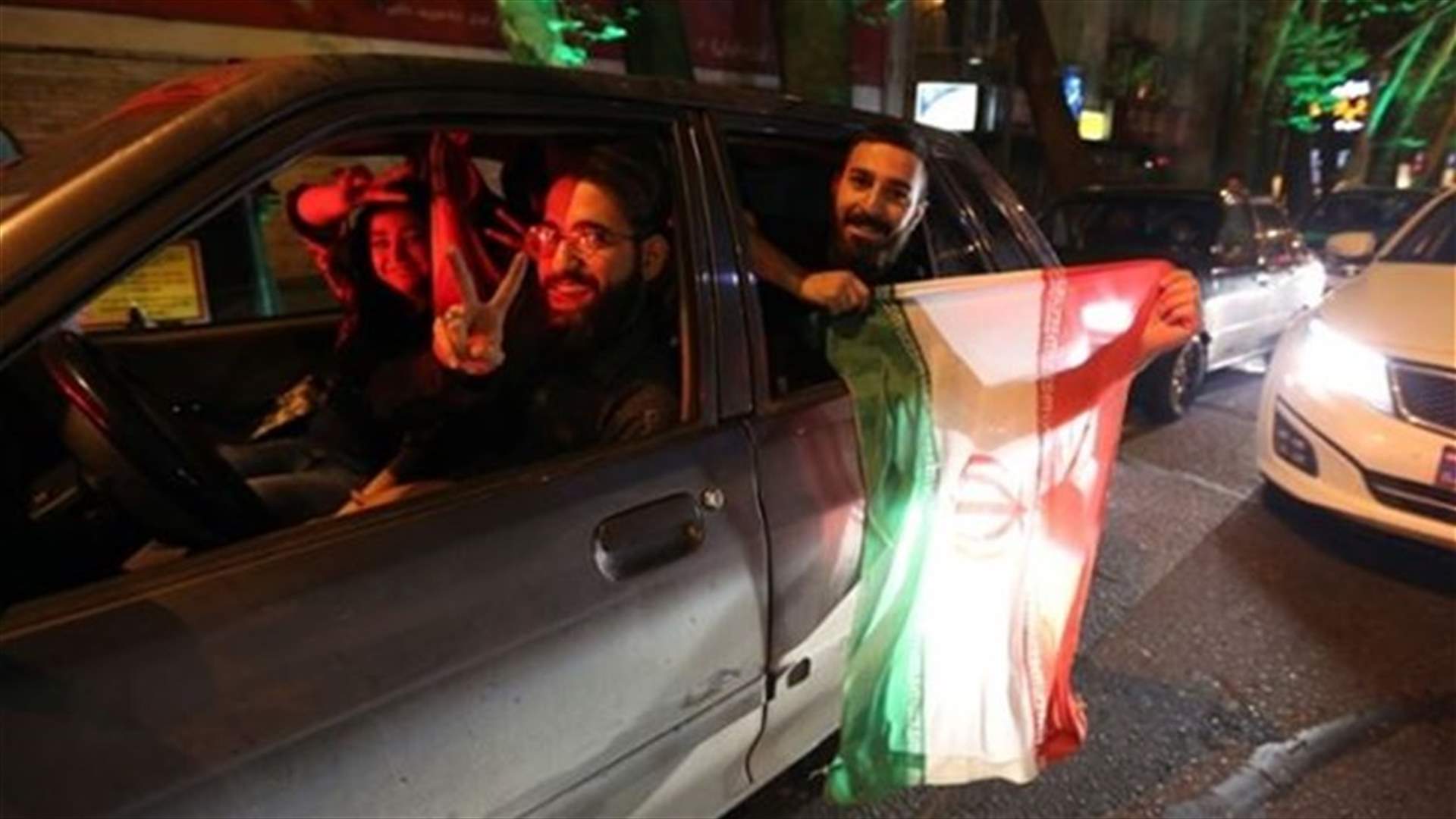 مئات الايرانيين ينزلون الى الشوارع للاحتفال بالاتفاق النووي