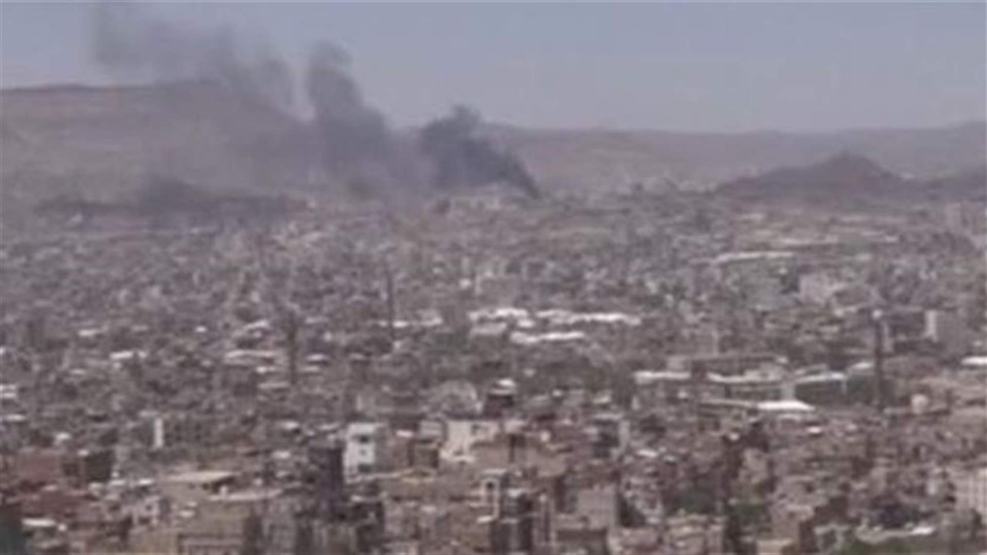 Saudis airdrop arms to Aden defenders, Houthis pull back