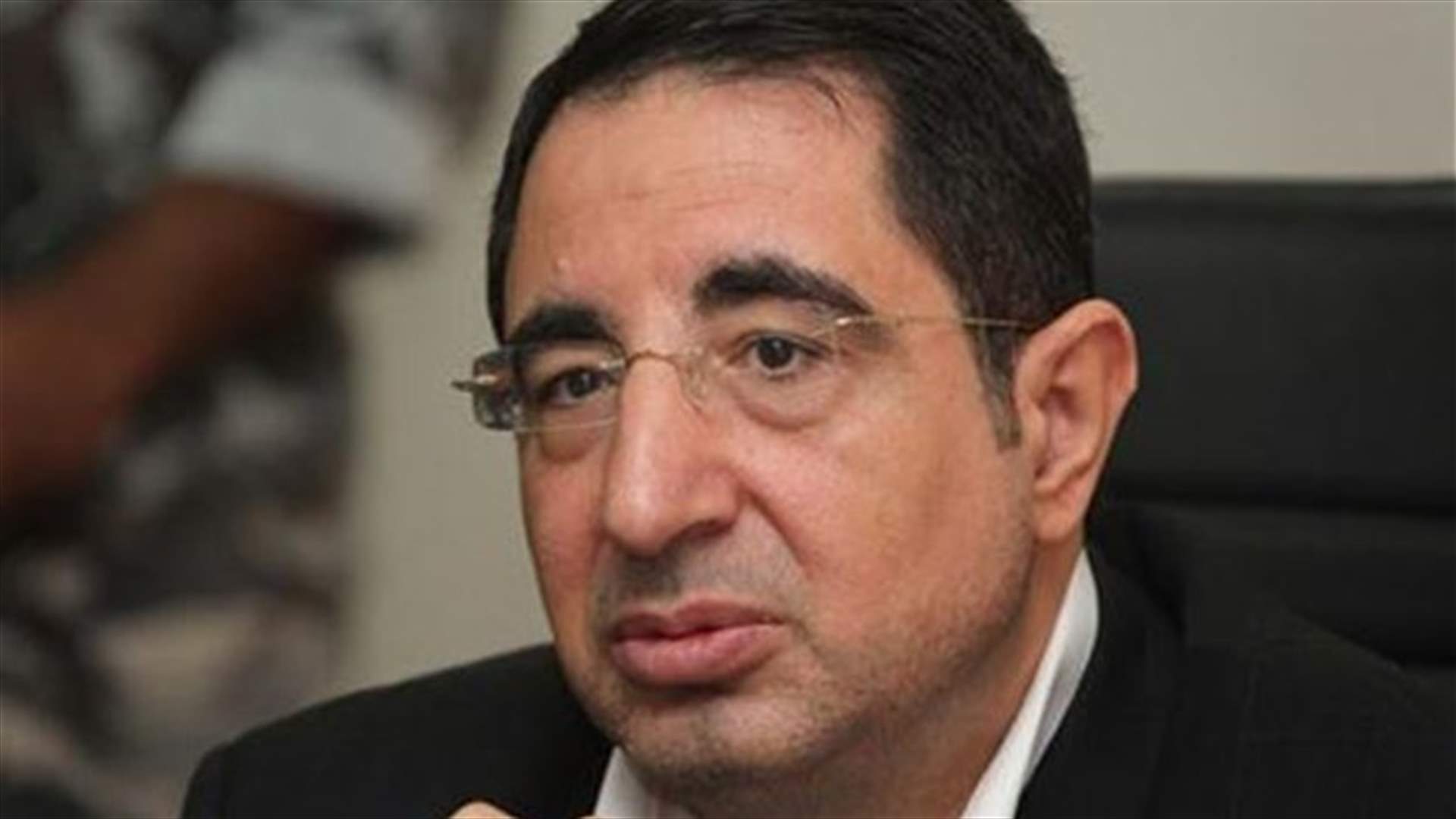 الحاج حسن يرد على نهاد المشنوق