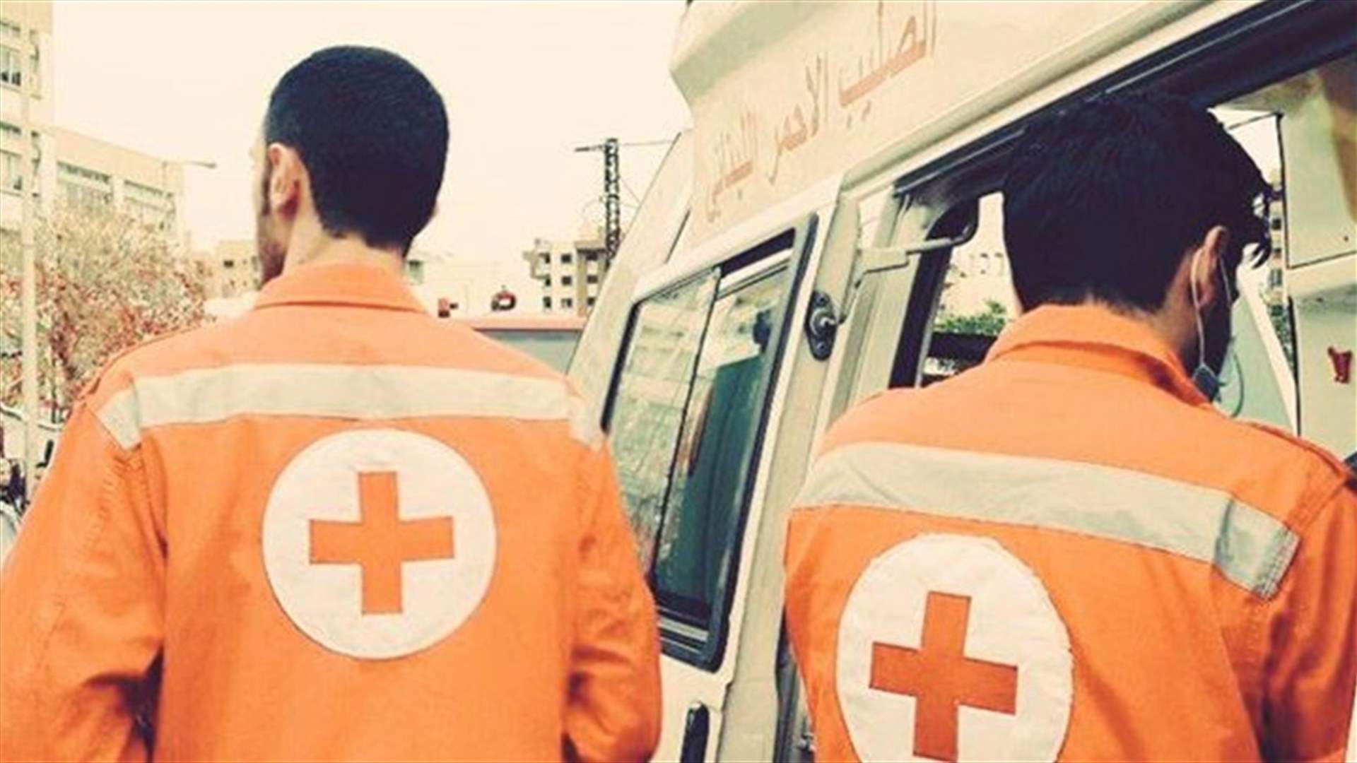 إصابة 13 شخصًا بتدهور شاحنة على طريق ددة الكورة