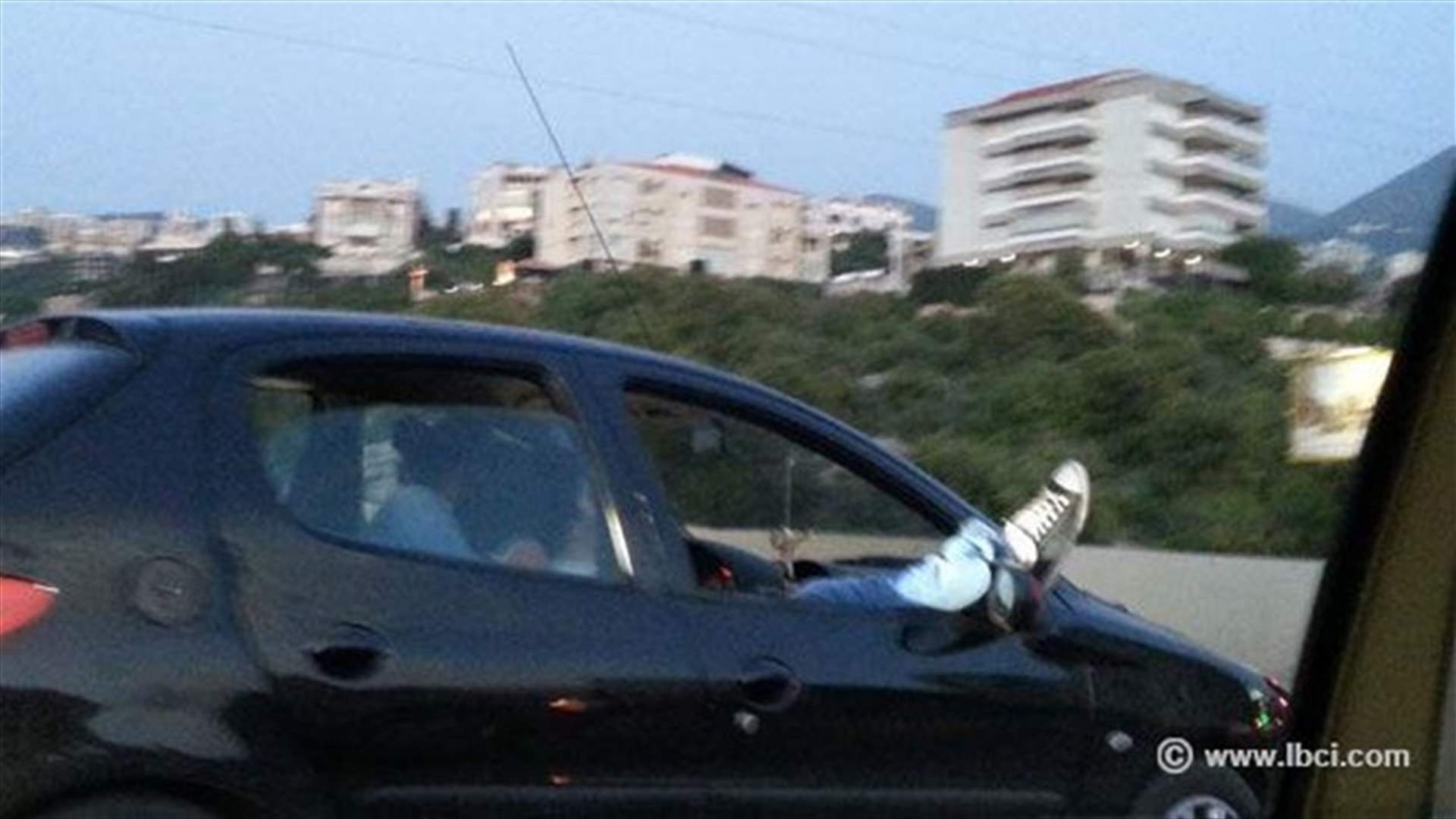 احذية في زحمة السير !