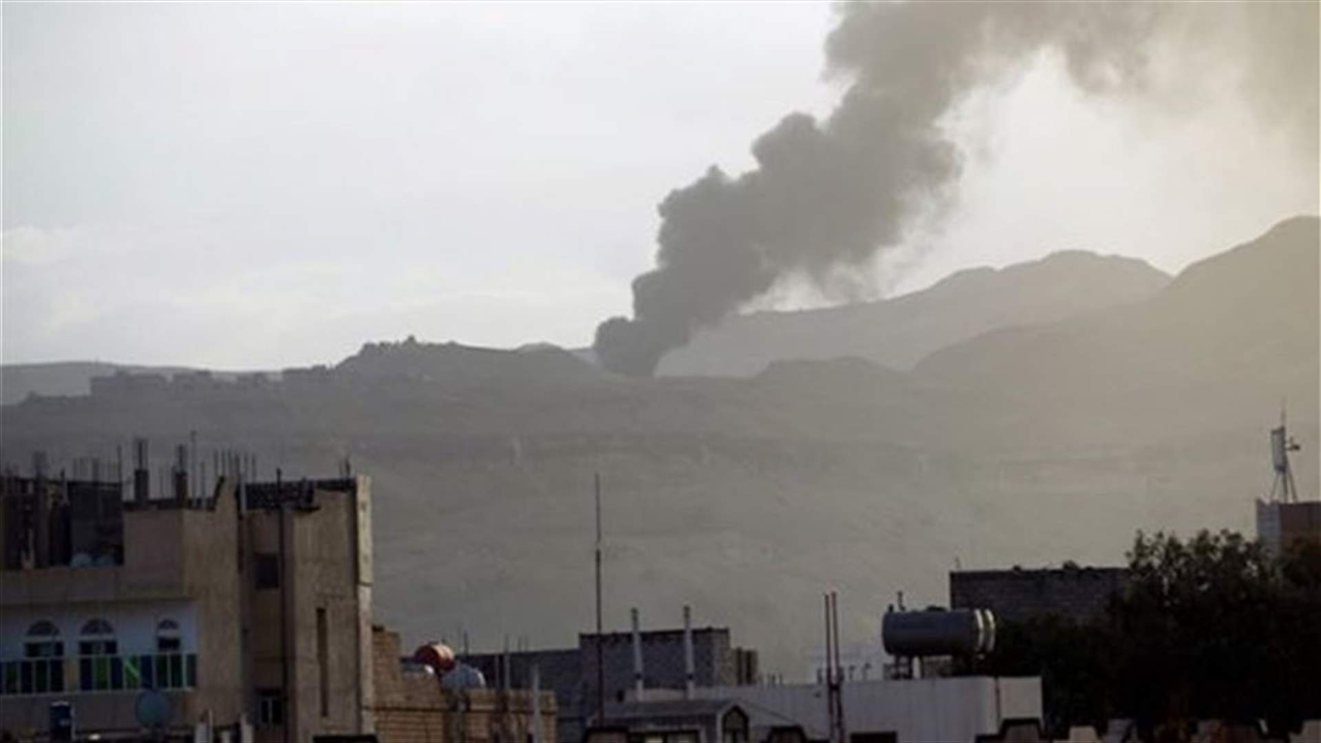 Saudi-led air strikes hit Sanaa, border areas and south Yemen overnight