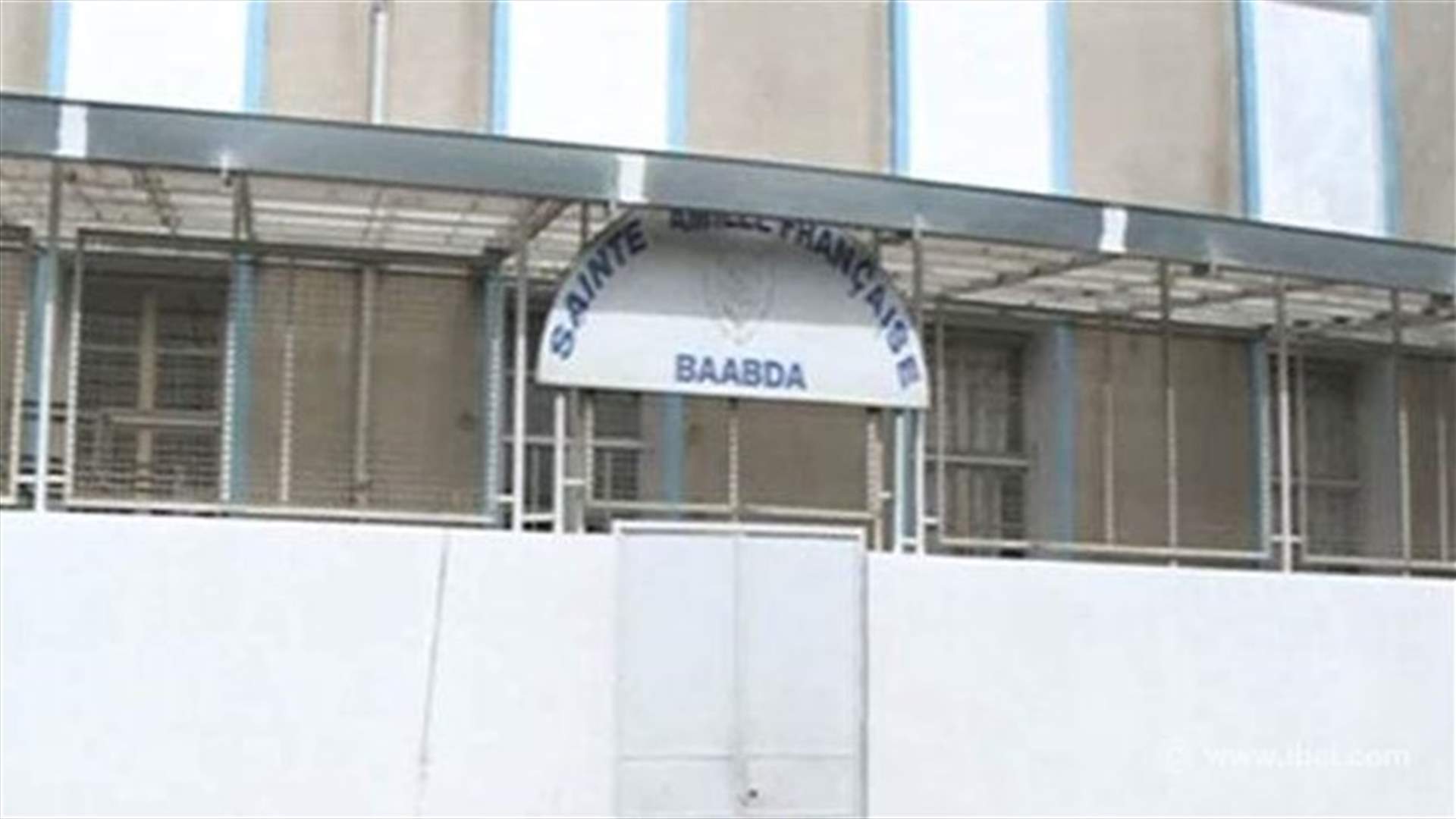 قضية اقفال مدرسة العائلة المقدسة في بعبدا تتفاعل.. فماذا سيكون مصير الاساتذة والتلاميذ؟