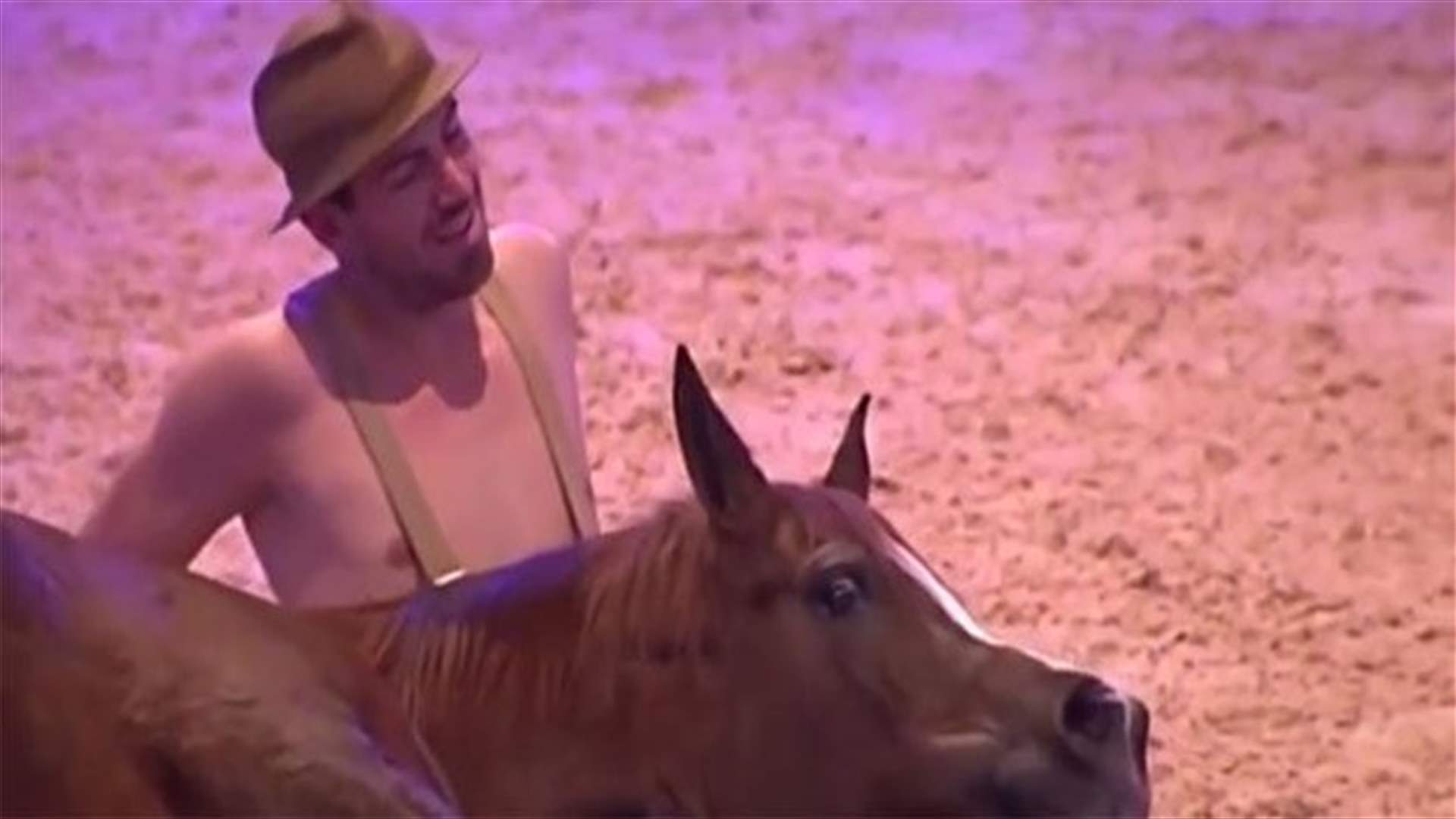 [VIDEO] Man And Horse Display Amazing Emotional Bond 