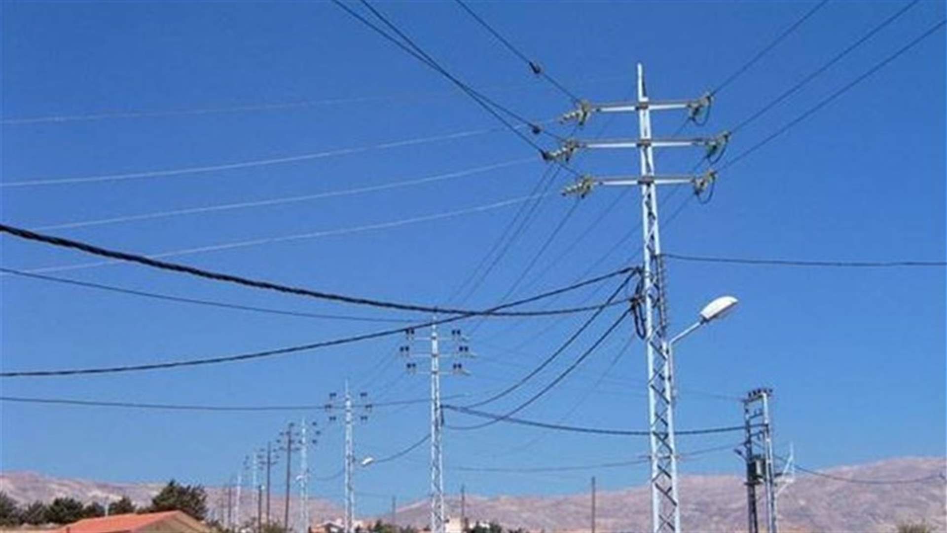 اطلاق 3 اعيرة نارية باتجاه عمال كهرباء زحلة 