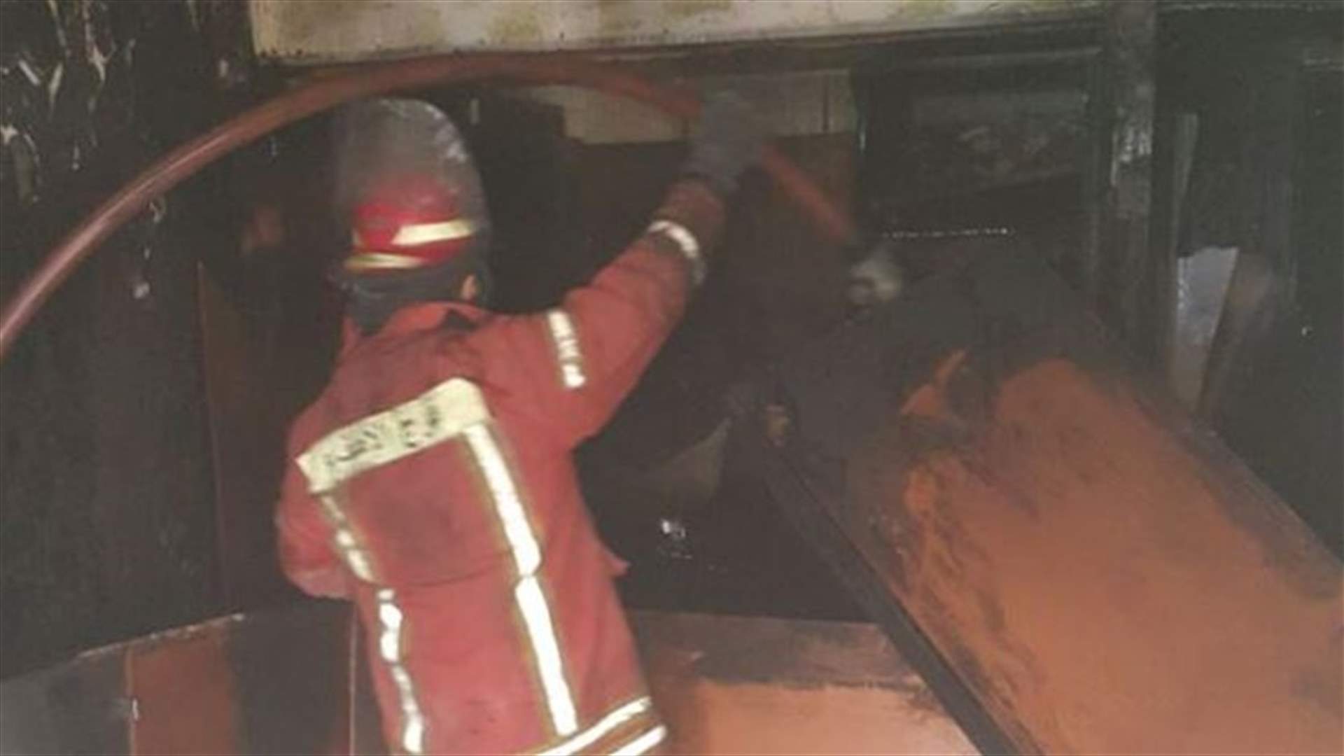 بالصور: حريق في مبنى بشارع مار الياس 