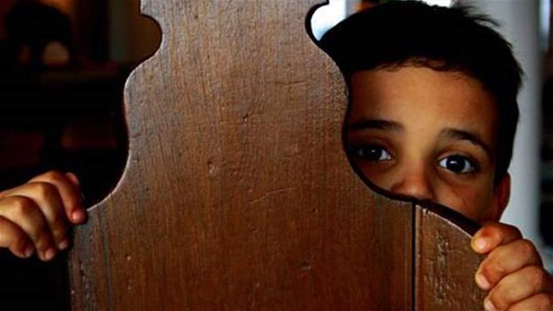 عن أهل احتجزوا أولادهم لعقود...