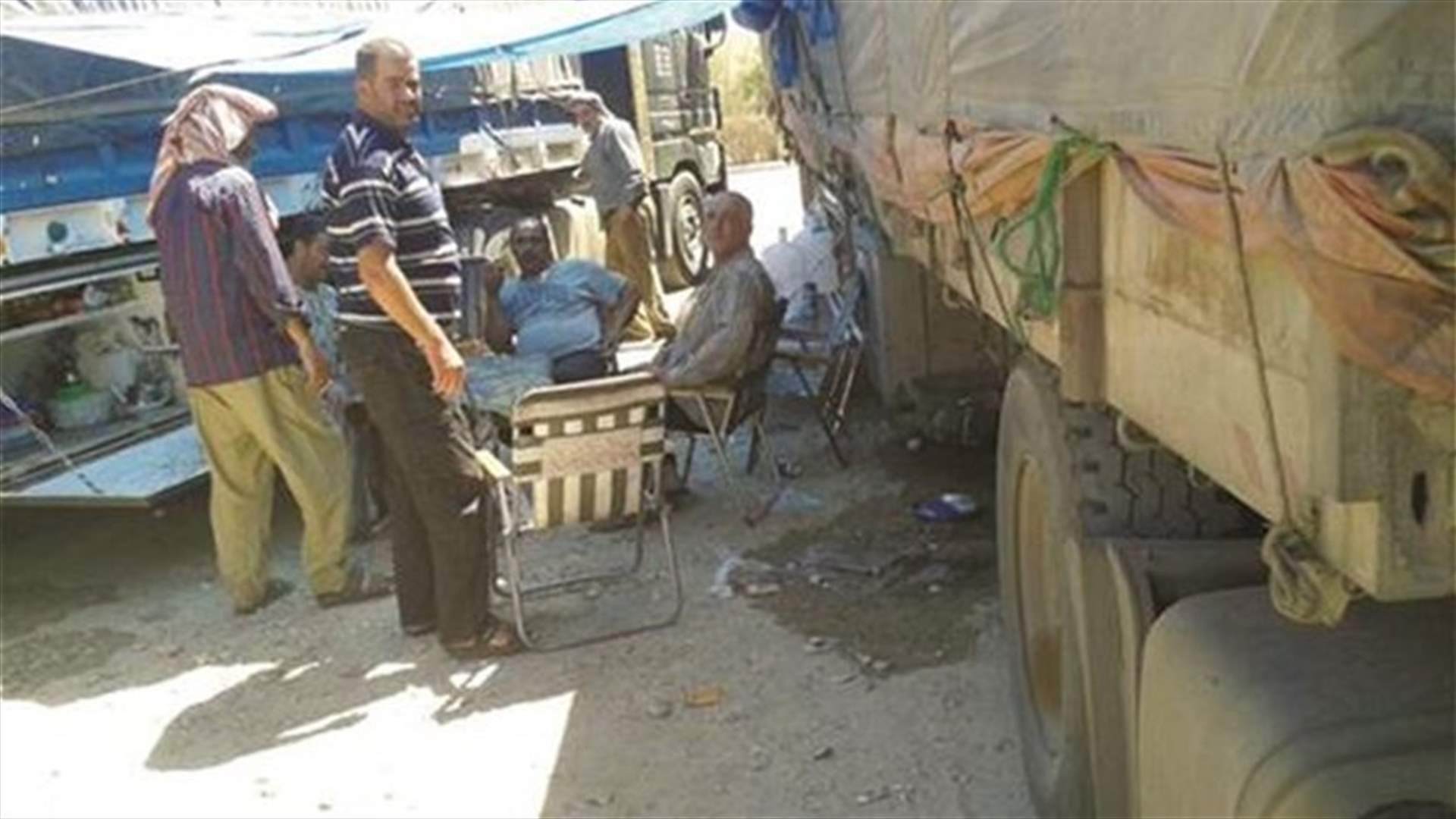 أهالي سائقي الشاحنات العالقين في السعودية لـ "السفير": أوضاعهم الصحية والغذائية صعبة