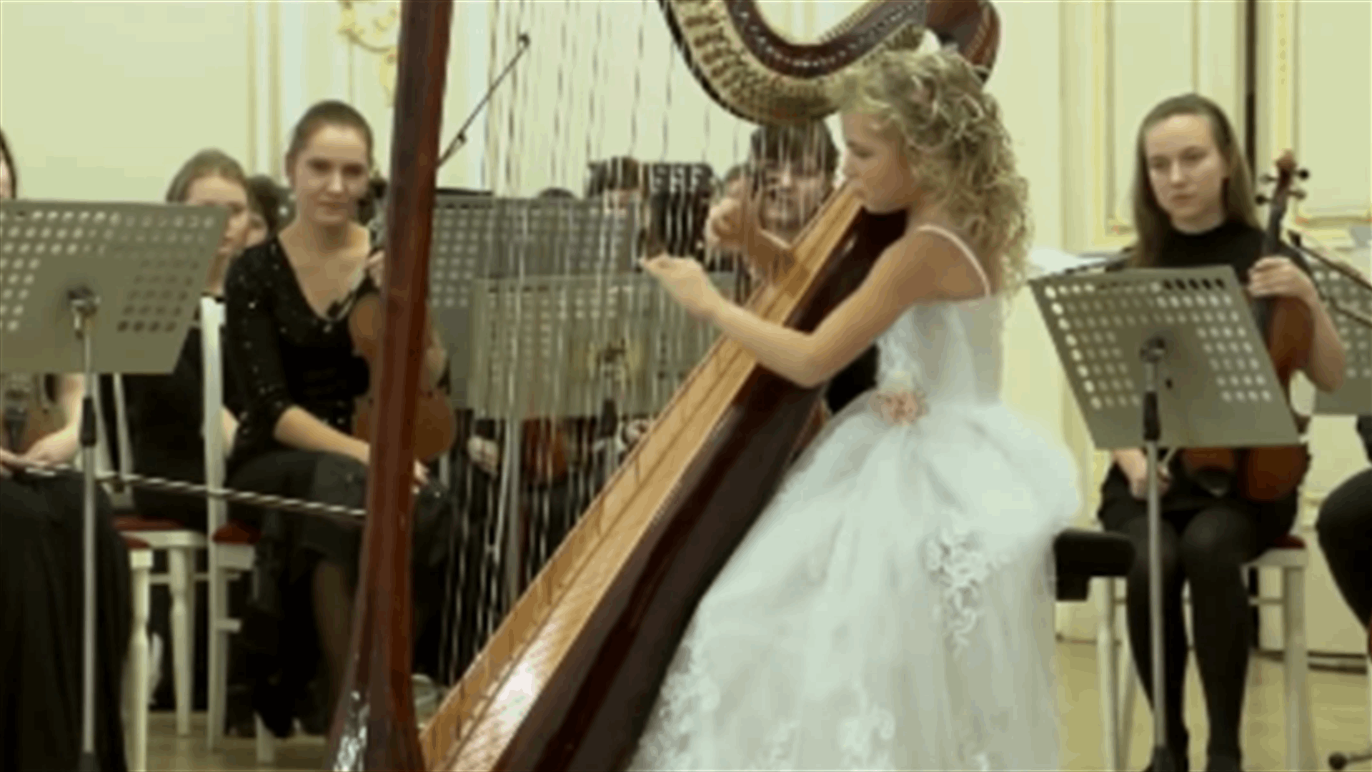 [VIDEO] Amazing Musicianship From A 10-Year-Old Harpist