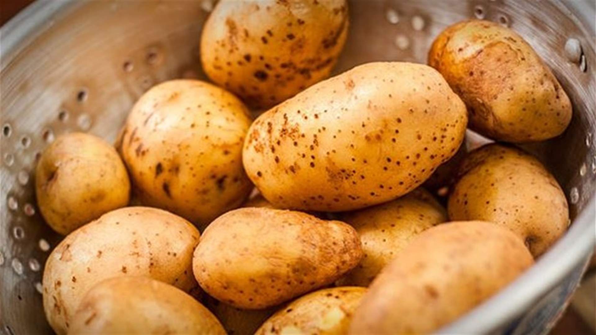 تعلّمي تقشير البطاطا بكلّ سهولة