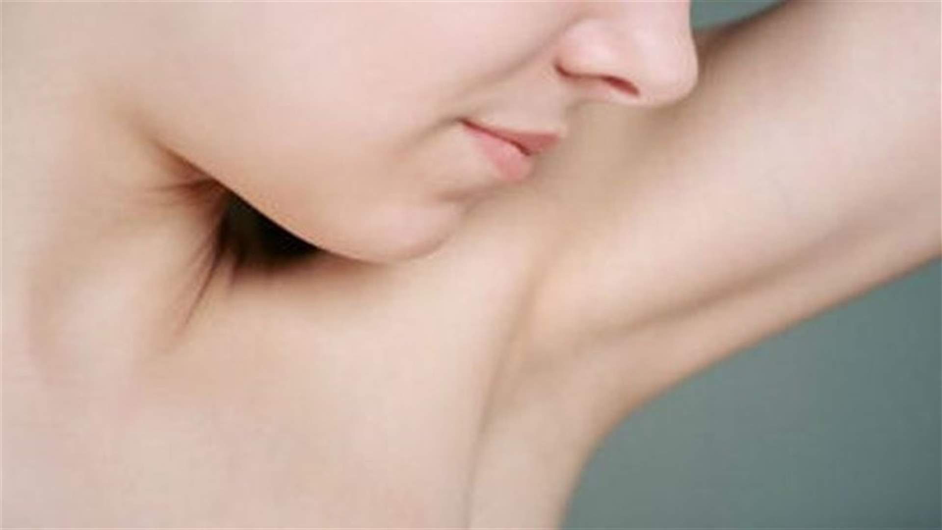 علاج طبيعي للتخلّص من السواد تحت الإبطَين
