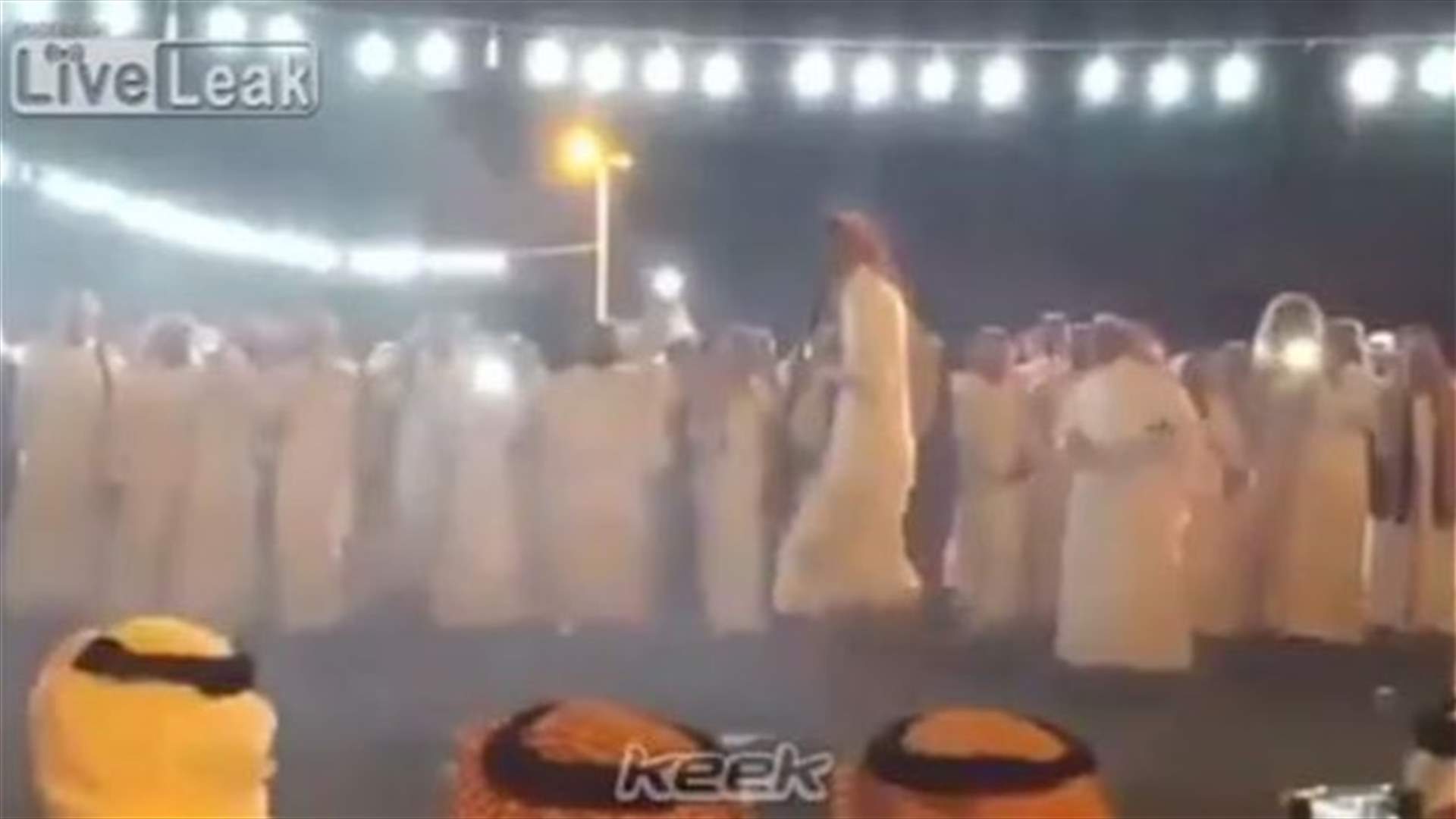 بالفيديو: وبلحظة... كاد أن يفقد رأسه!