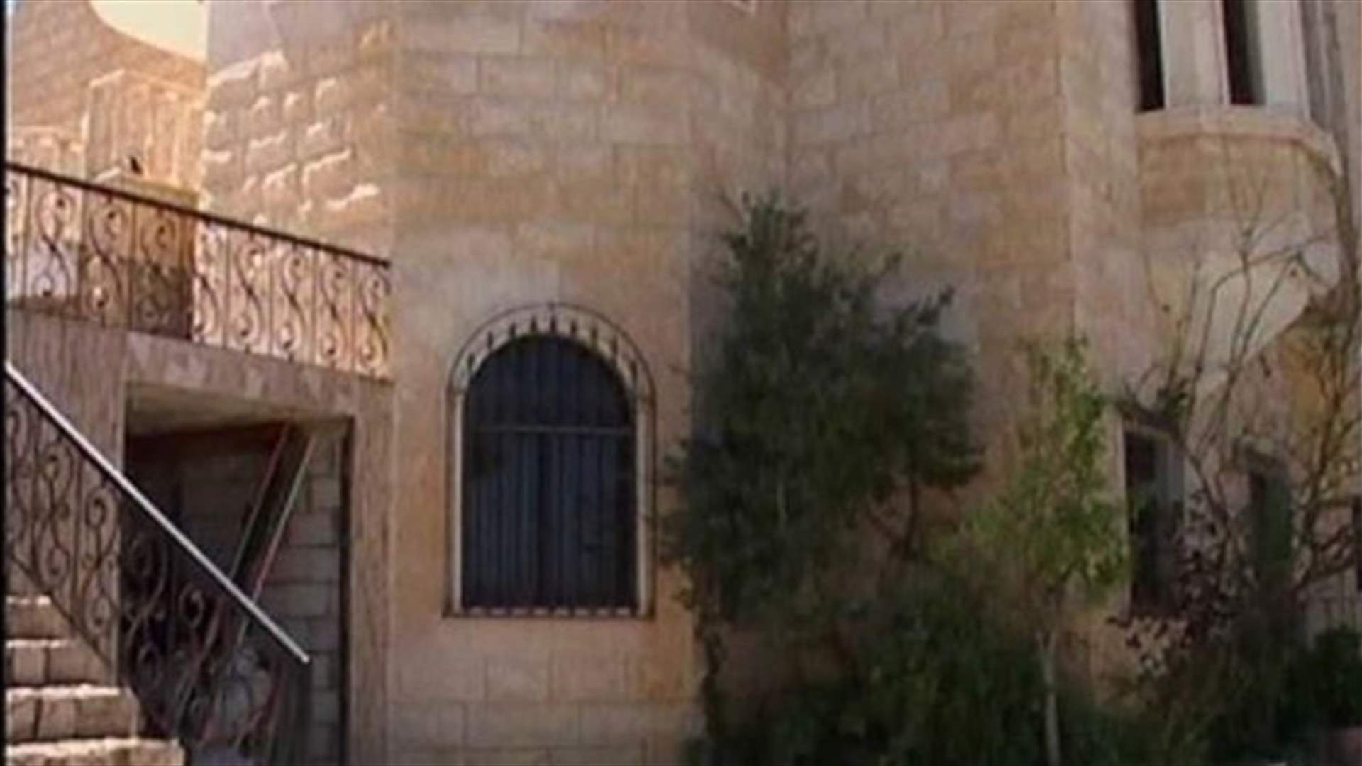 اصابة محام اثر انفجار قنبلة امام منزله في بلدة بسابا-اقليم الخروب