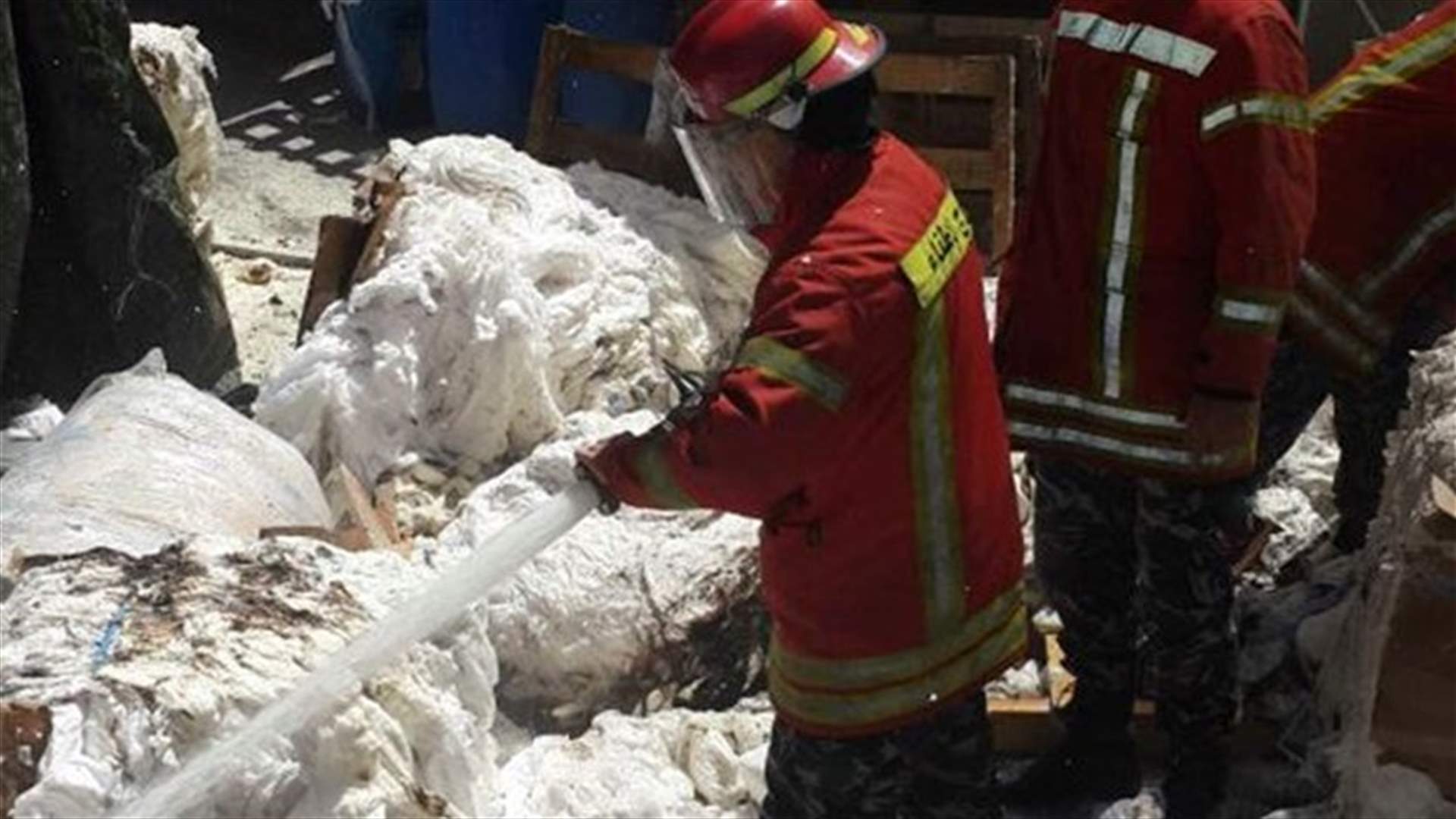 حريق كبير في أحد المعامل في الكرنتينا