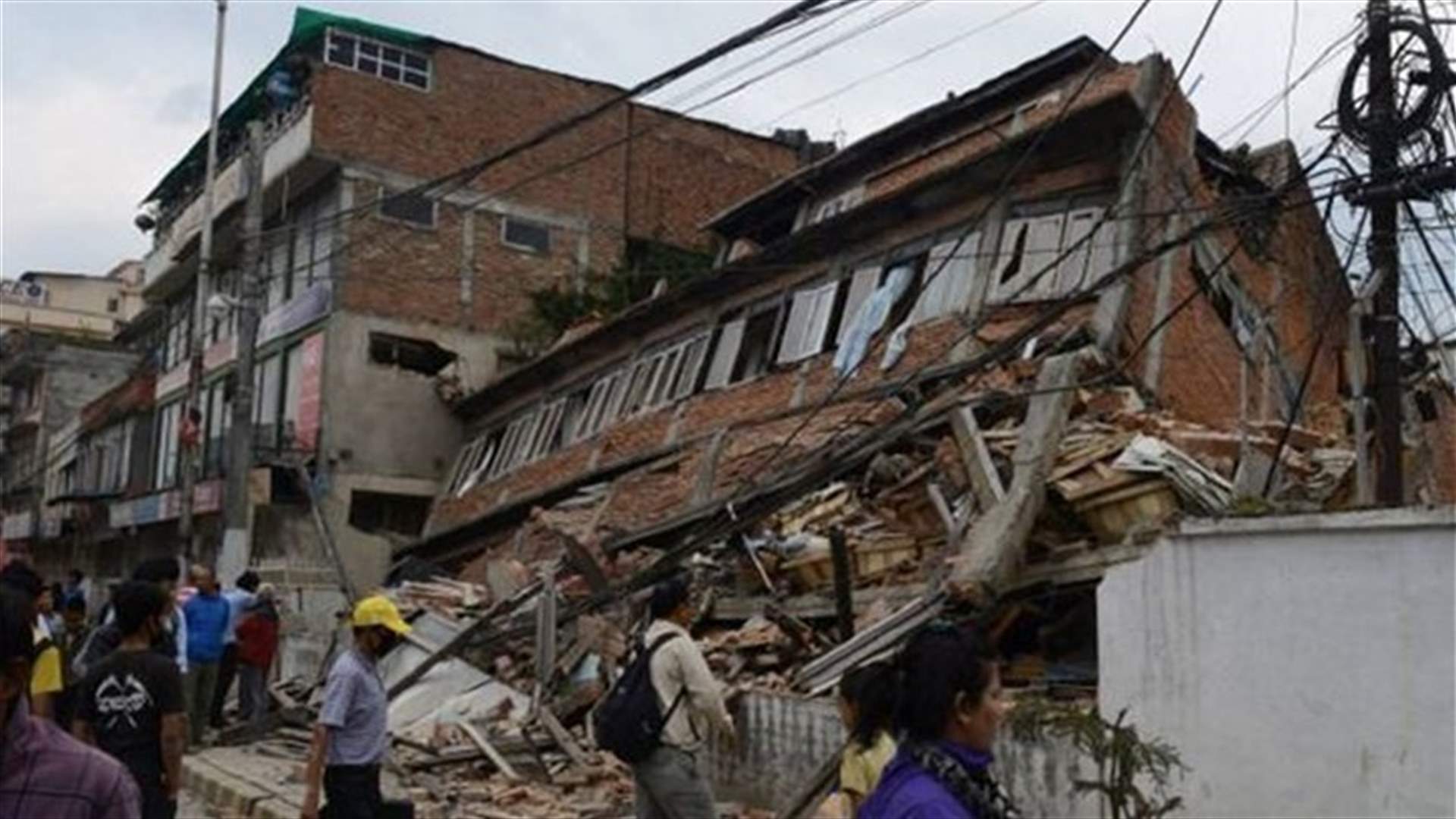 ارتفاع حصيلة ضحايا زلزال النيبال الى 3218 قتيلا 