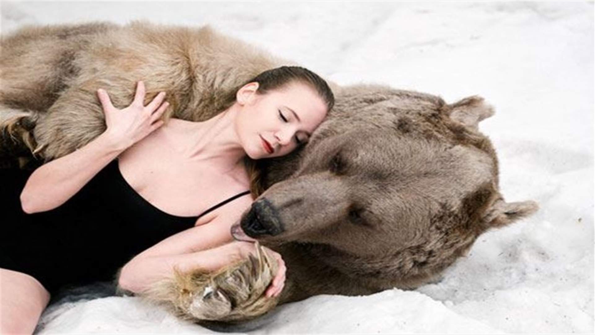 [PHOTOS] Sexy Russian Models Cuddle With 1,400-Pound Bear!