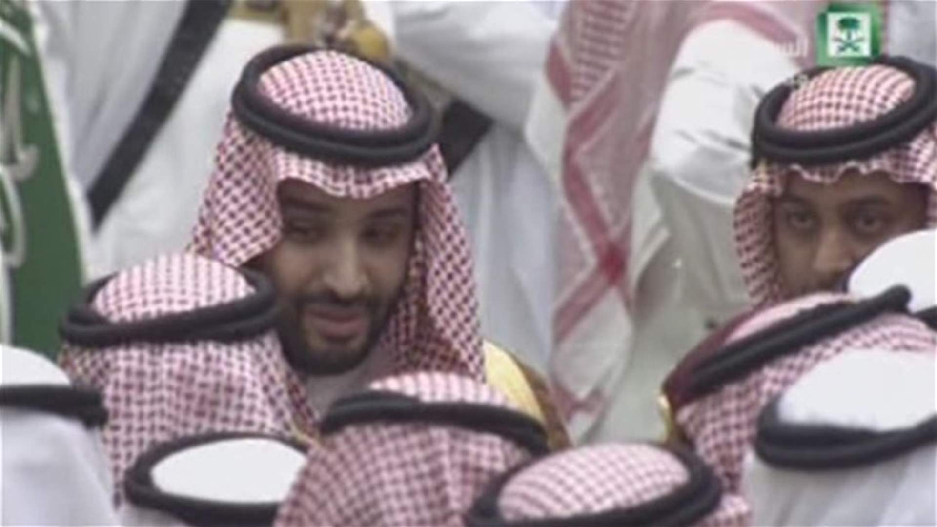 الأمير مقرن يبايع الأميرين محمد بن نايف ومحمد بن سلمان
