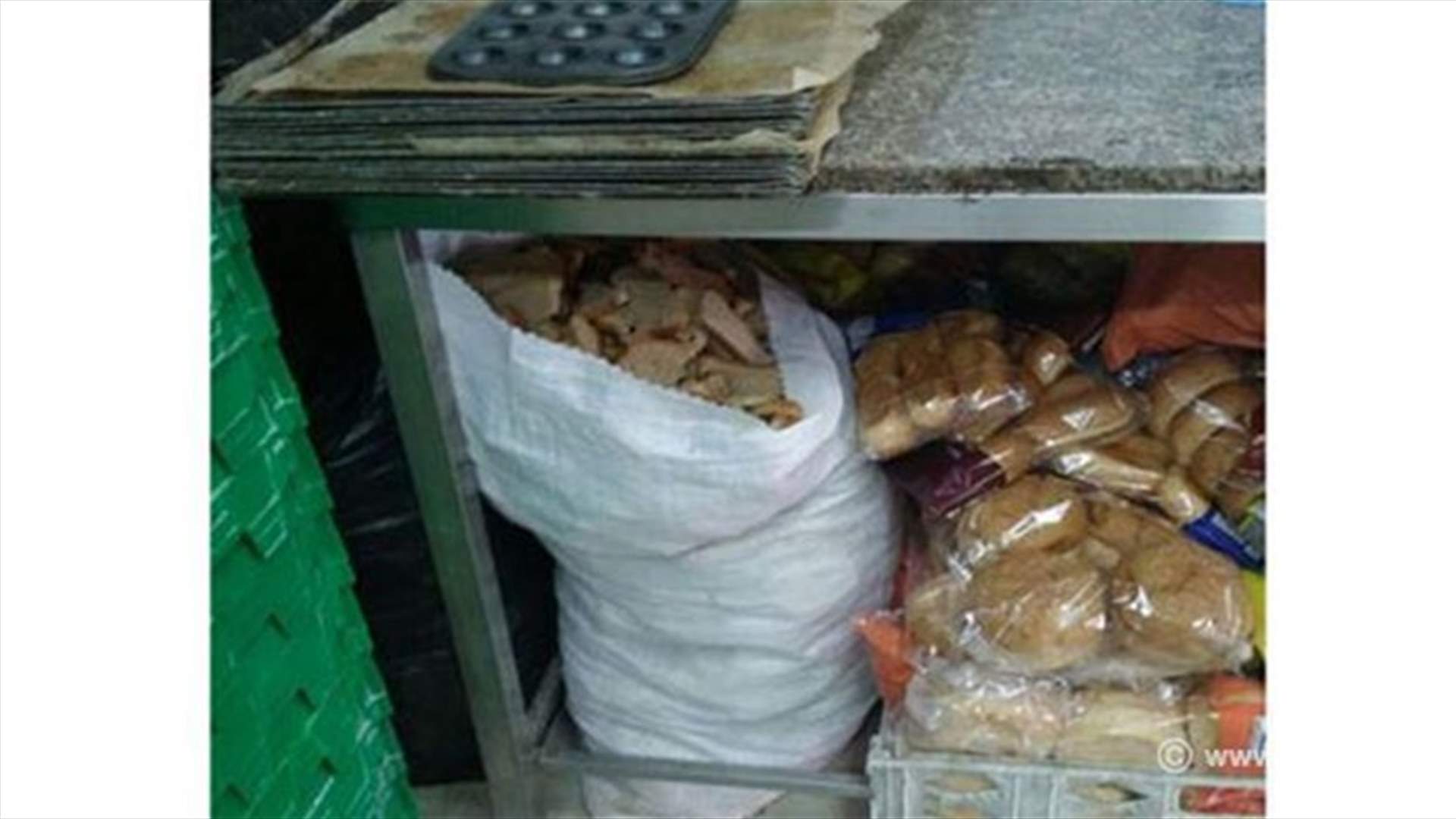 بالصورة: تلف مواد غذائية فاسدة بفرن LE ROYAL في زغرتا
