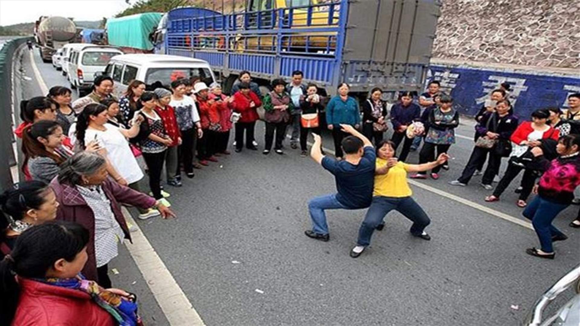 [VIDEO] Drivers Stuck In Three-Hour Traffic Dance The Boredom Away
