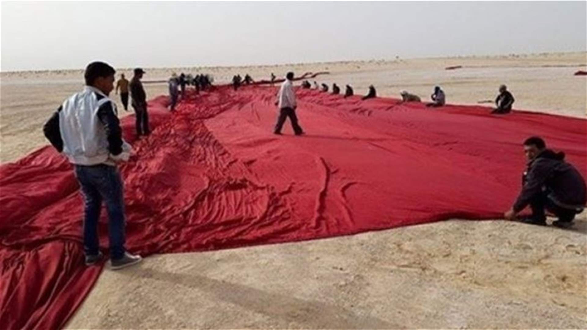 أكبر علم في العالم في تونس!