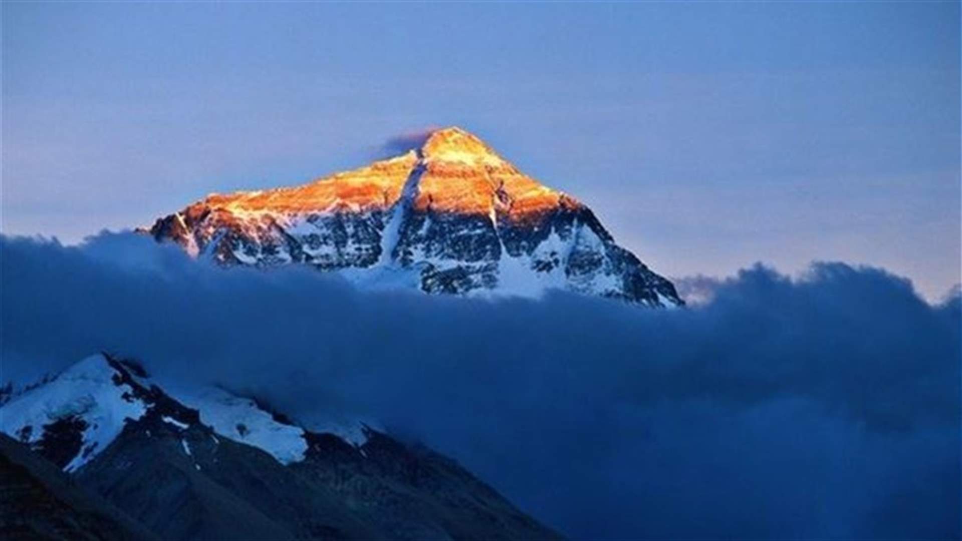 النيبال لم تغلق بشكل رسمي جبل إيفرست